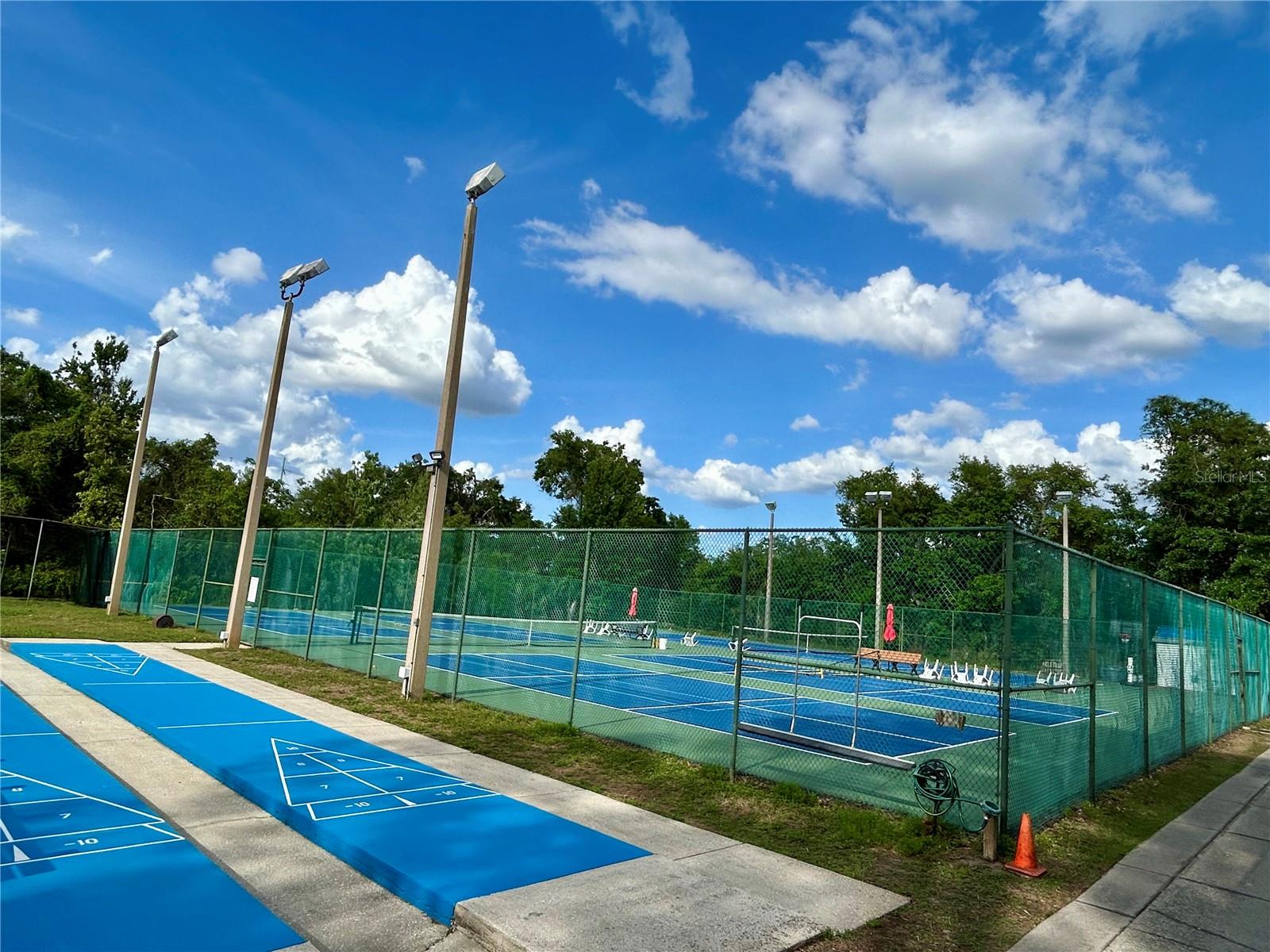 Shuffle & Tennis courts