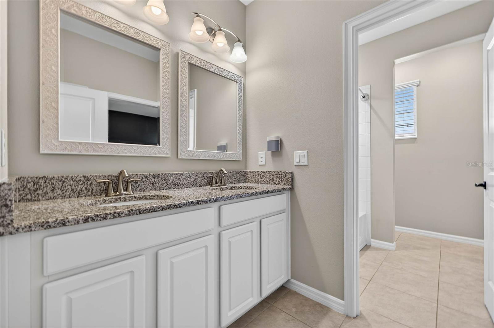 Jack & Jill Bathroom (shared with bed 2 & 3)