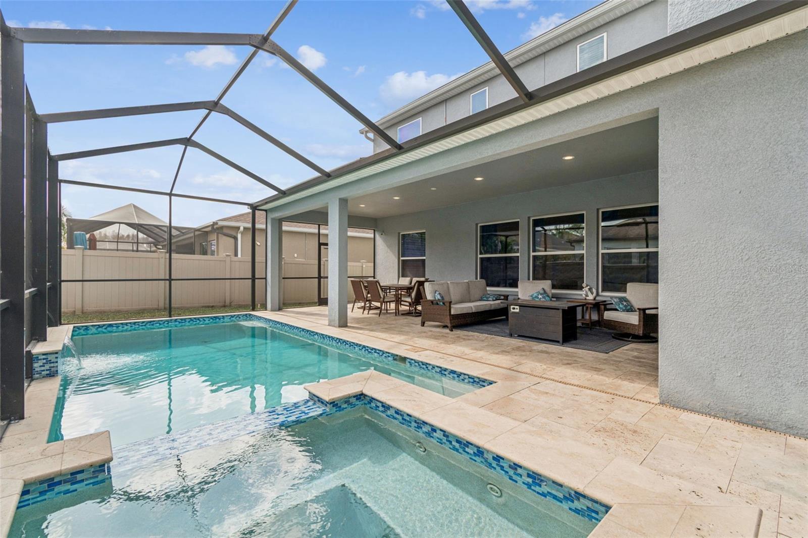 Private pool & hot tub