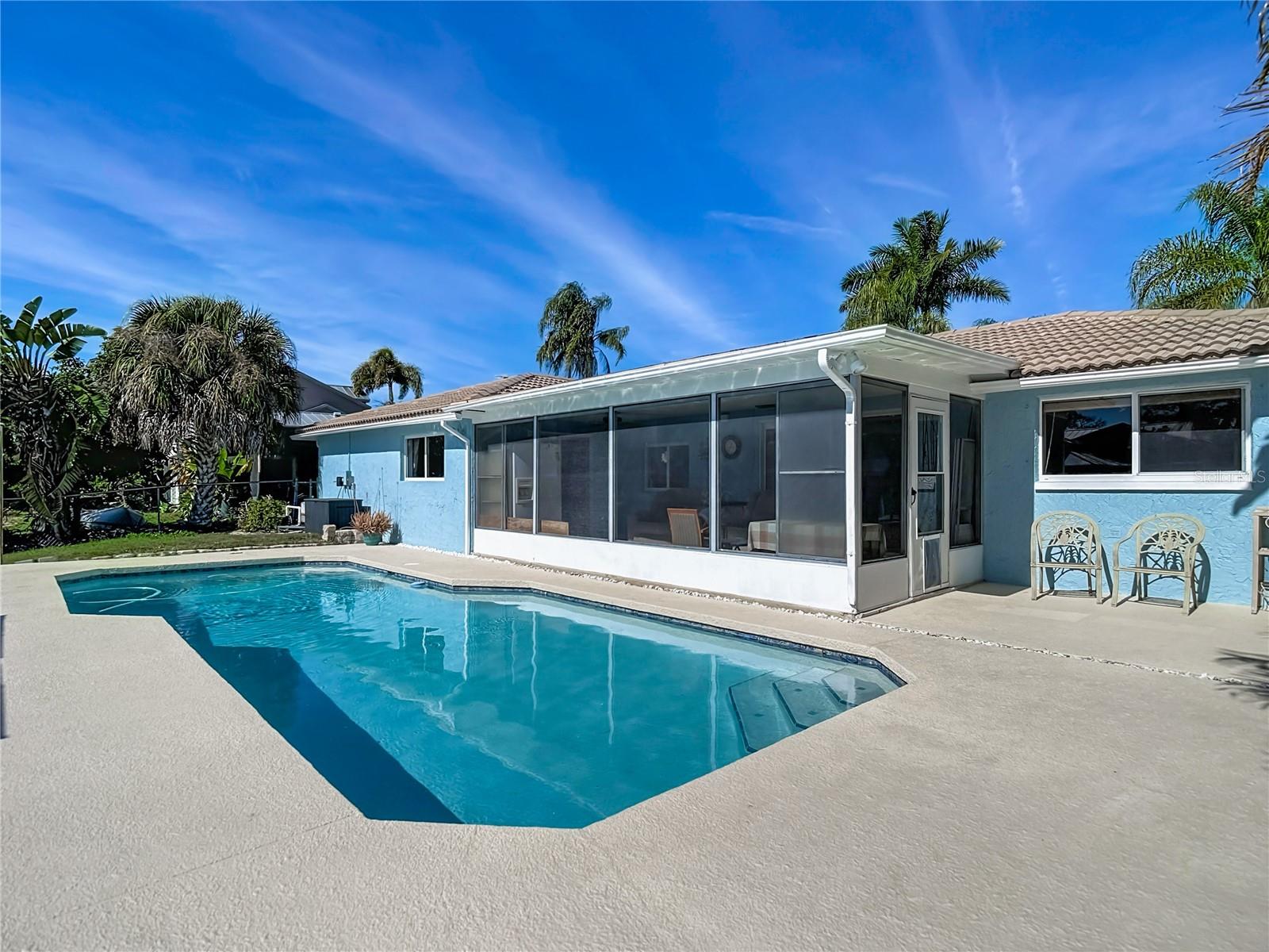 Large Pool with new pump