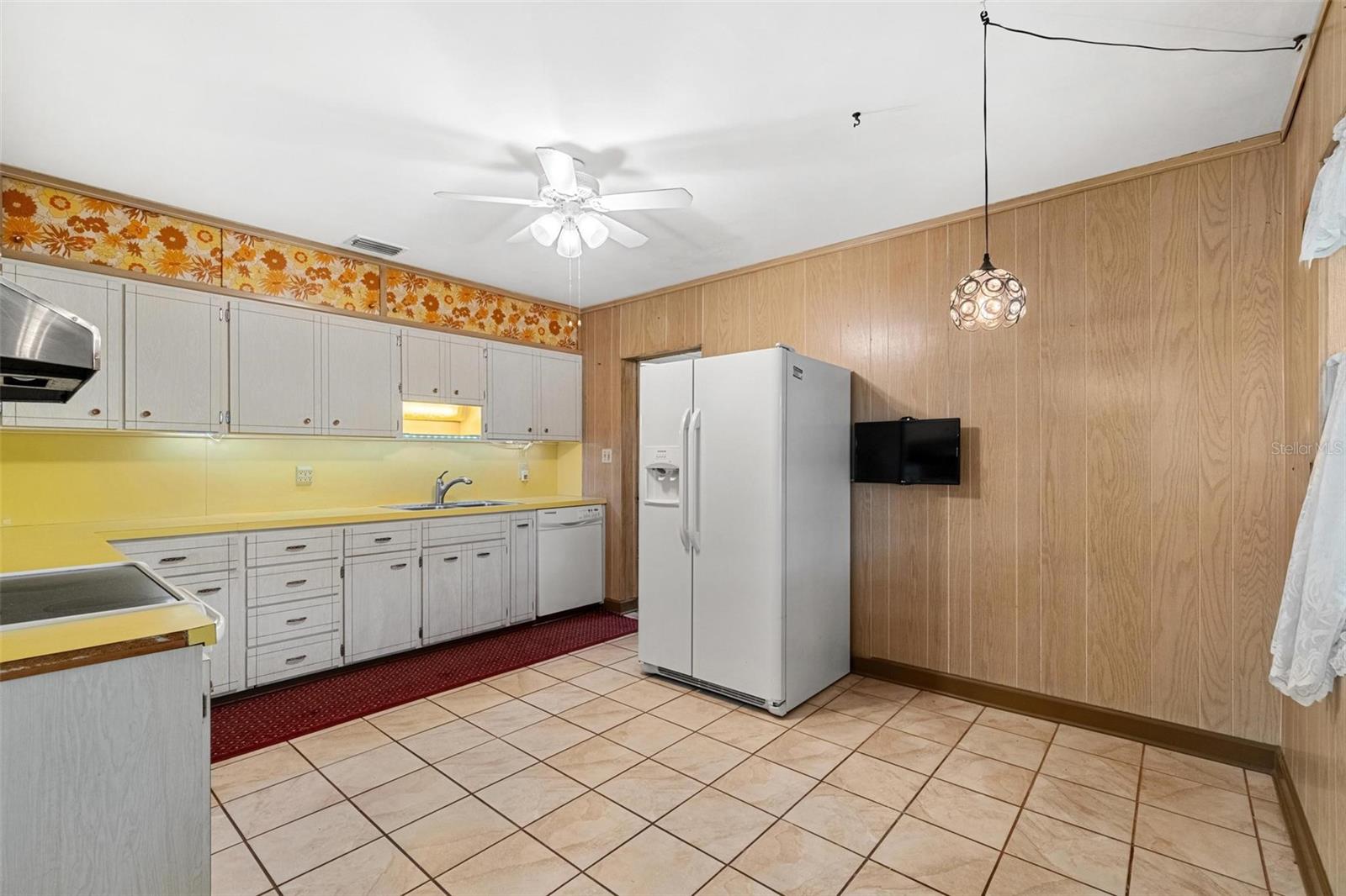 Kitchen- Leads into Laundry room