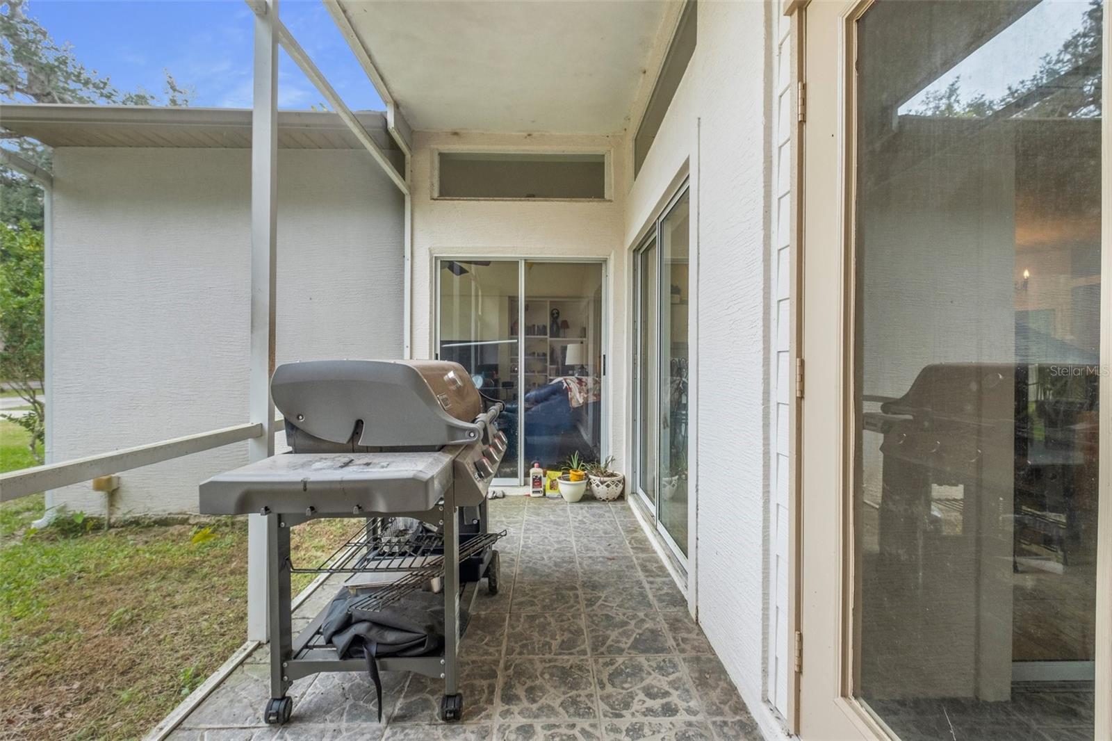 Side Porch (Screened)
