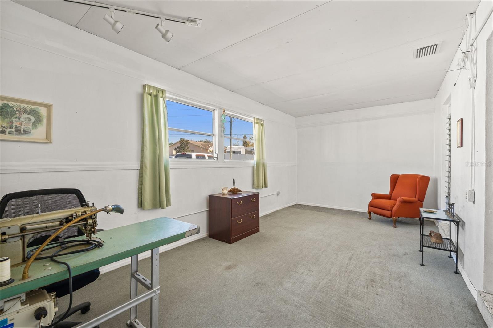 3rd bedroom/flex space/multi-family use