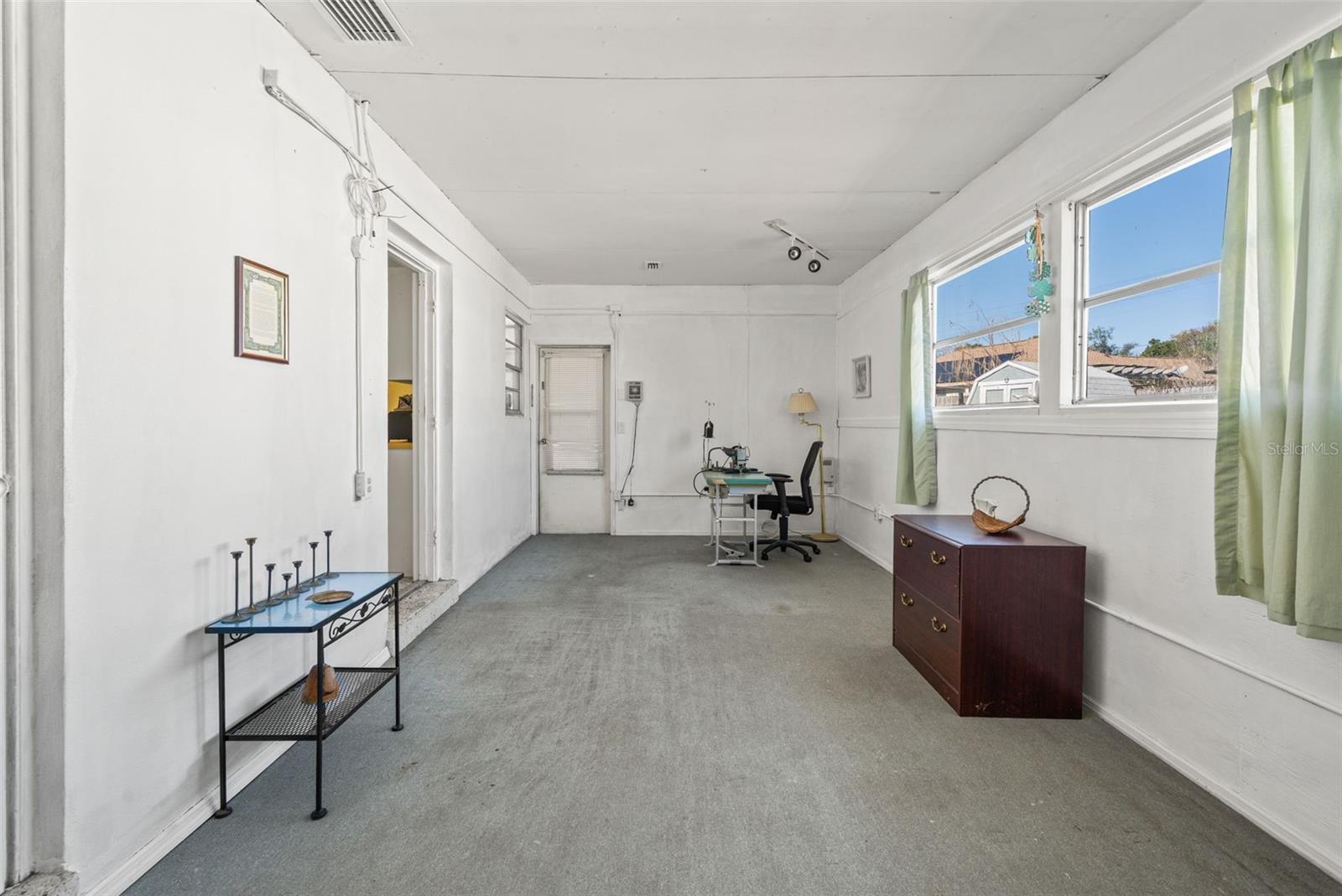 3rd bedroom/flex space/multi-family use