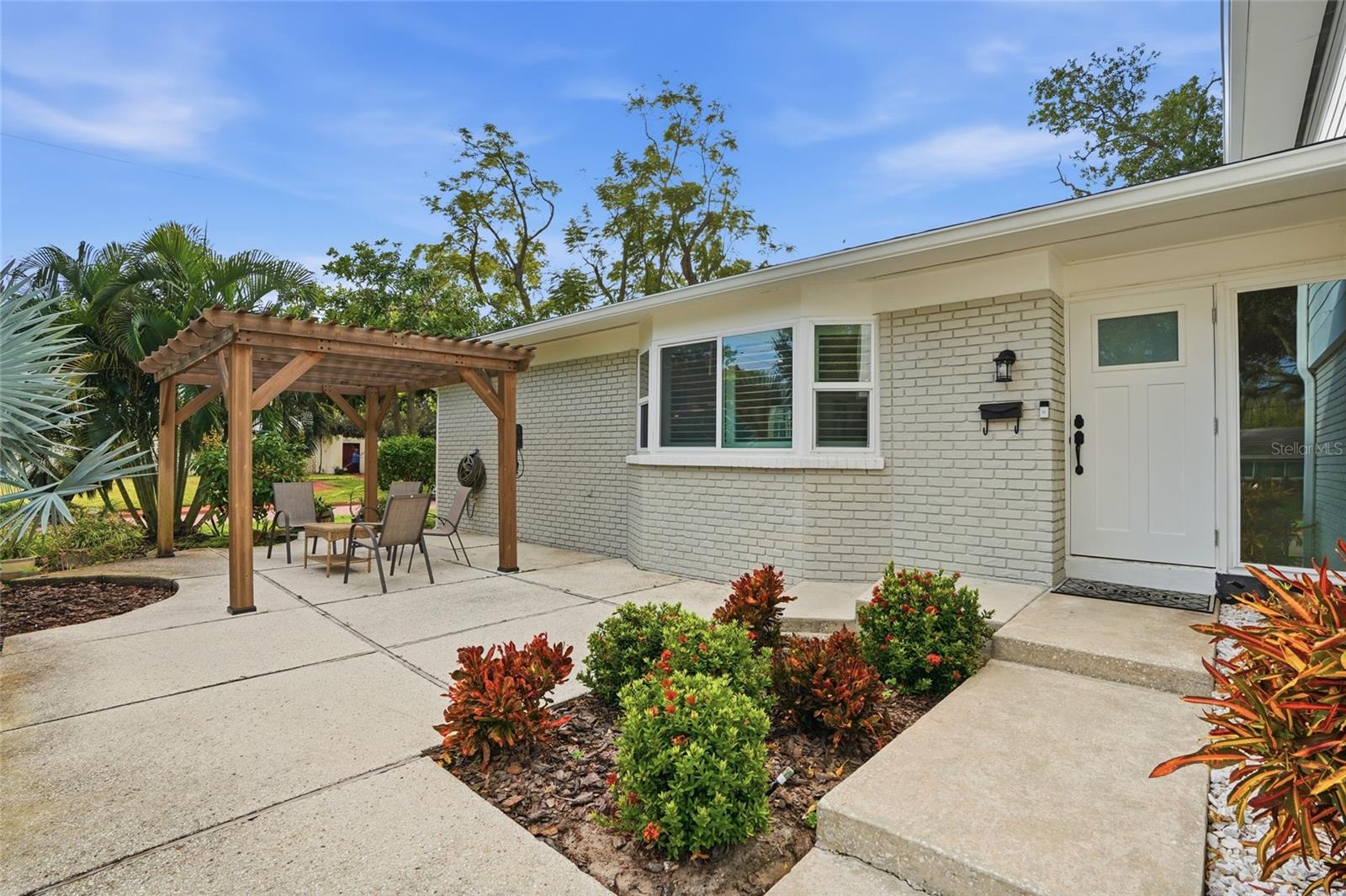 Outdoor entertaining area
