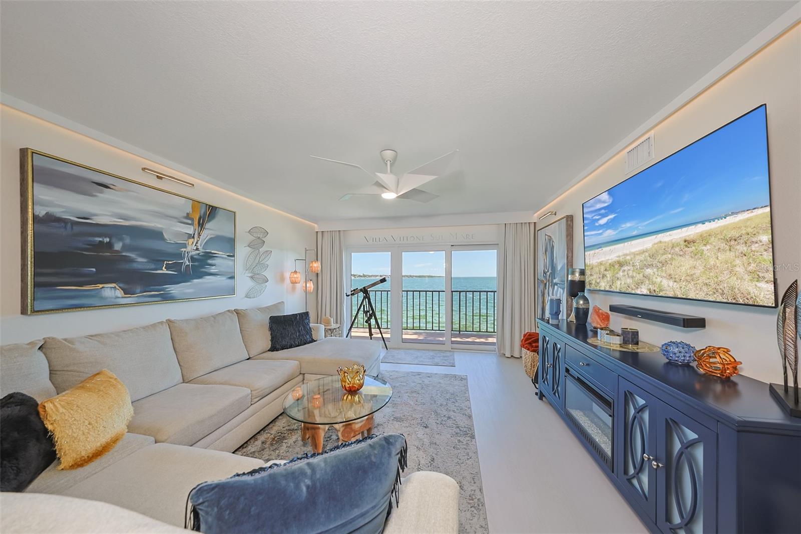 lLivivng Room Looking East