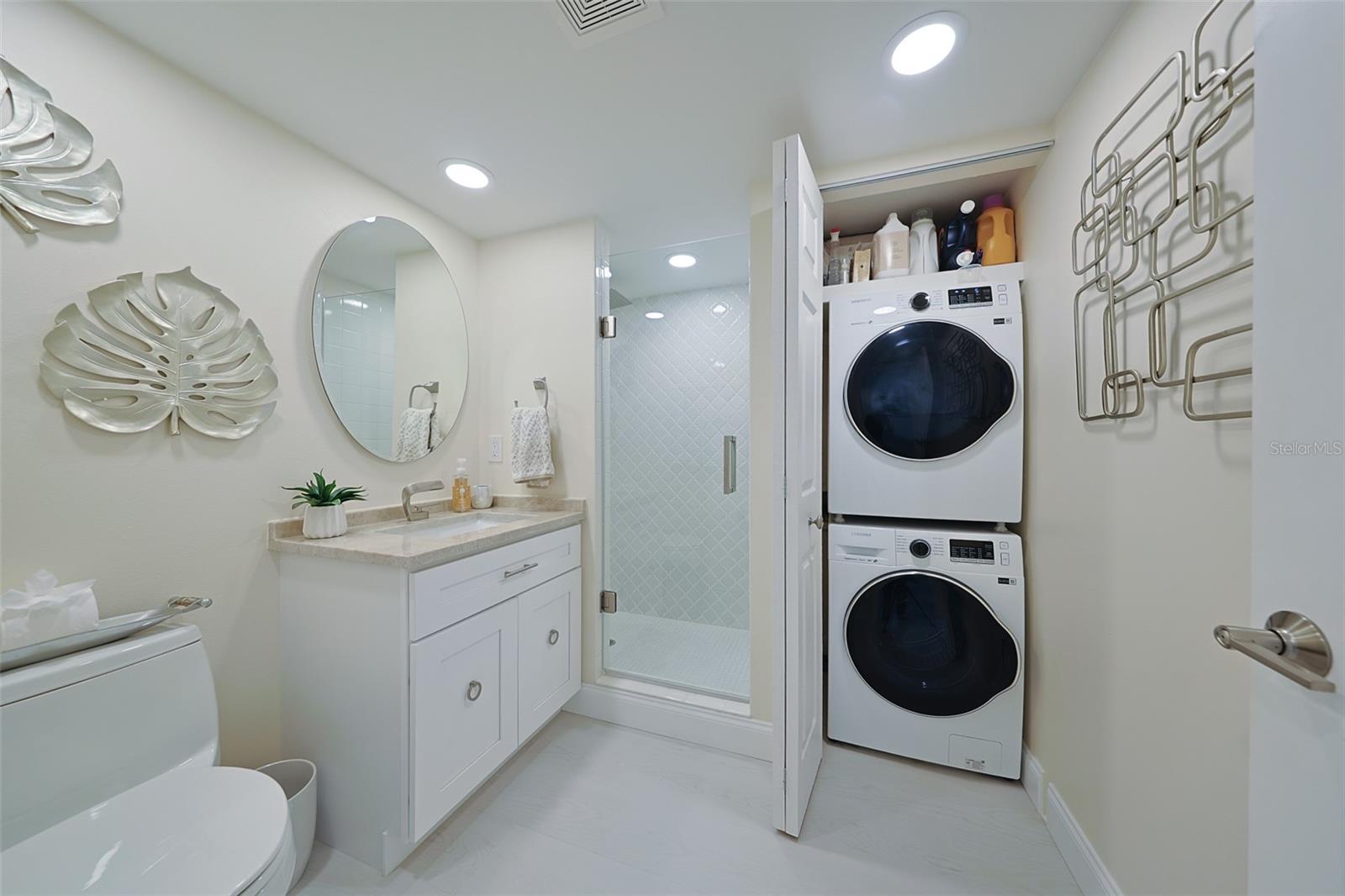 Full sized stackable W/D conveniently located in guest bathroom