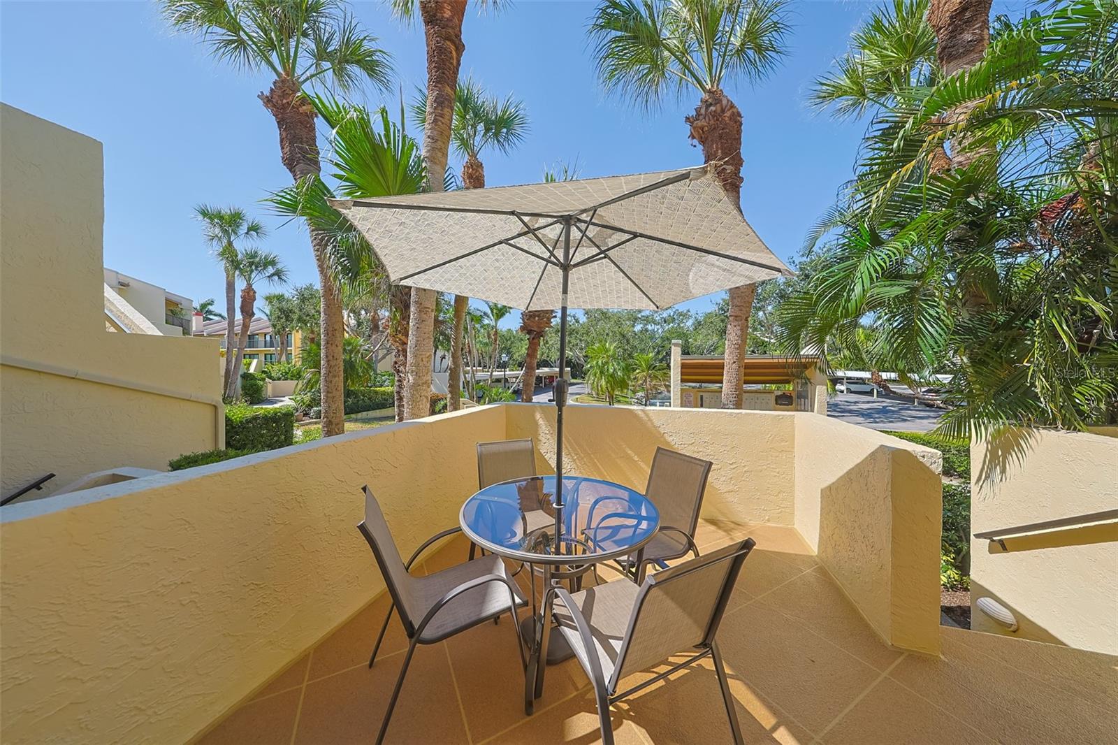 Private Wet facing patio with grill