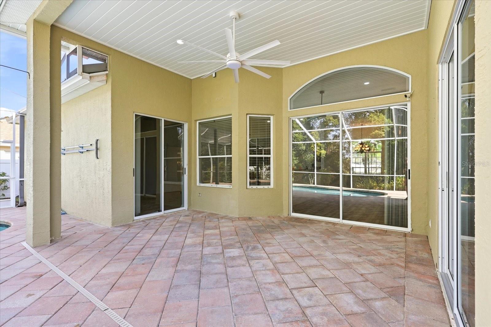 Covered patio, perfect for entertaining