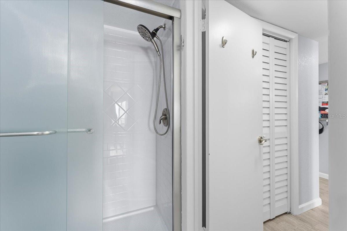 Pass through bathroom offers a linen closet and plenty of storage into the hallway