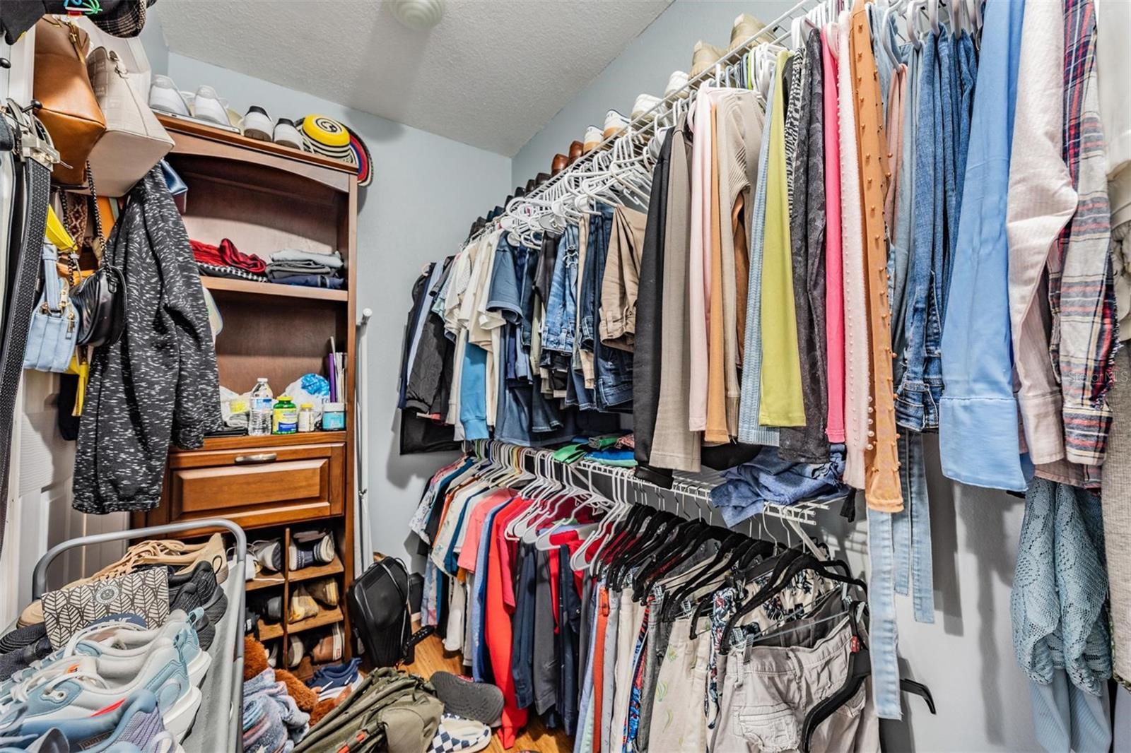 5 x 10 double waik in closet with 2 entries