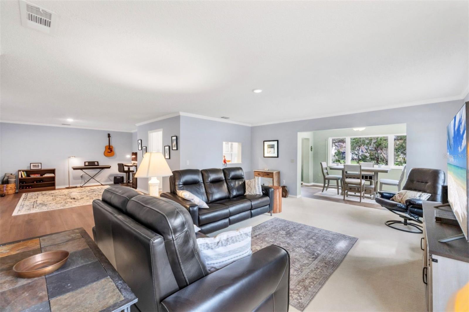 Spacious living room