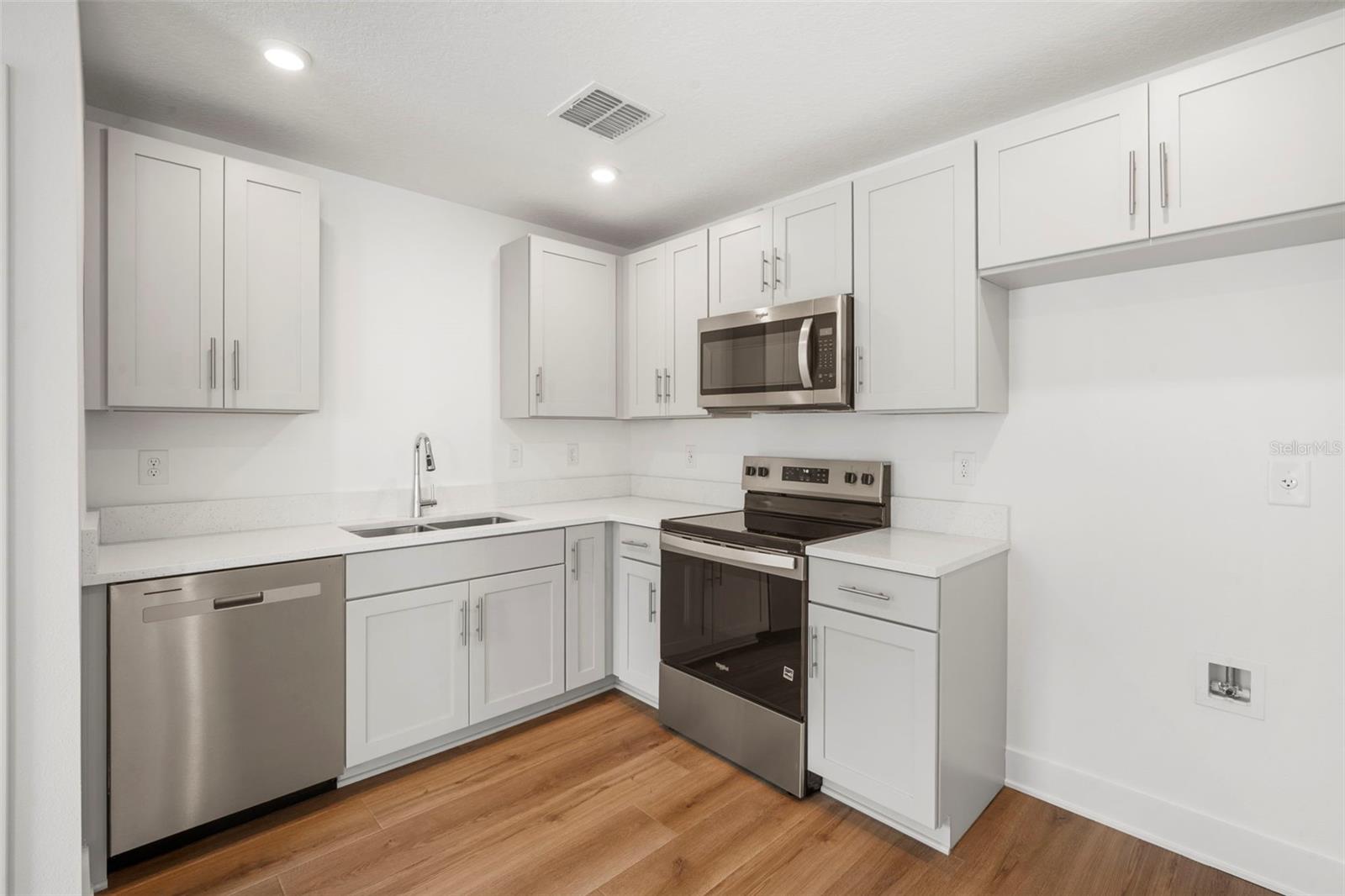 Apt Kitchen