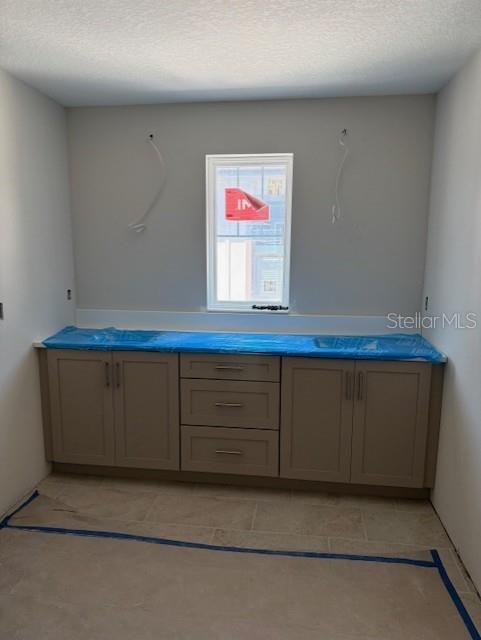 DUAL MASTER SINKS WITH NATURAL LIGHTING