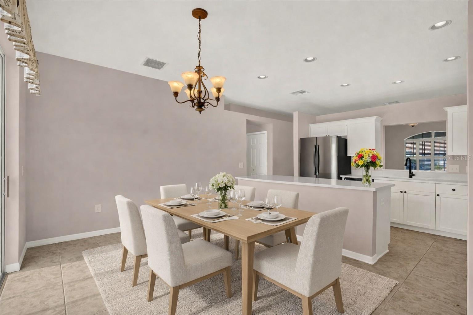 Virtually stage dining room