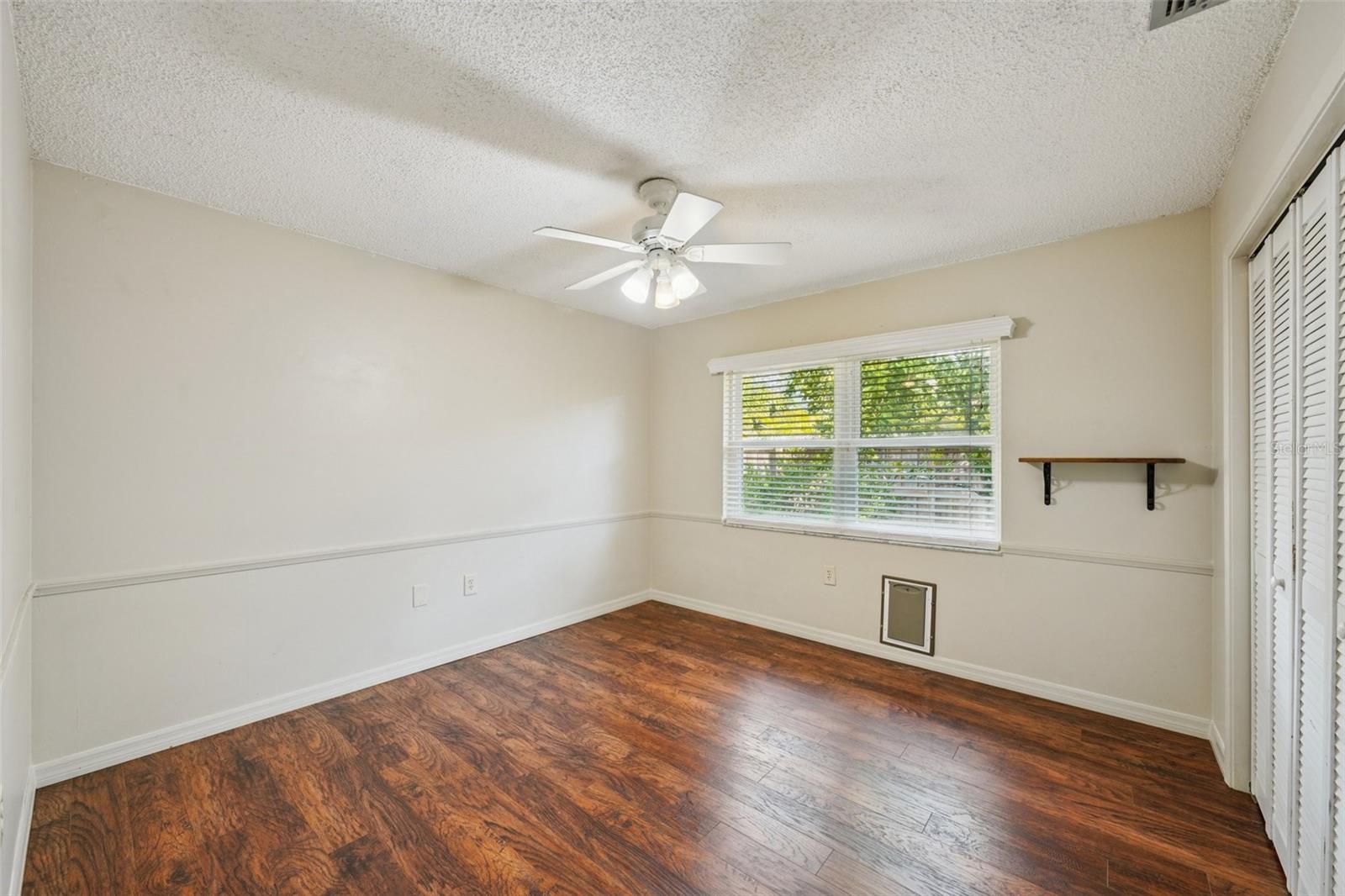 Bedroom w/pet access