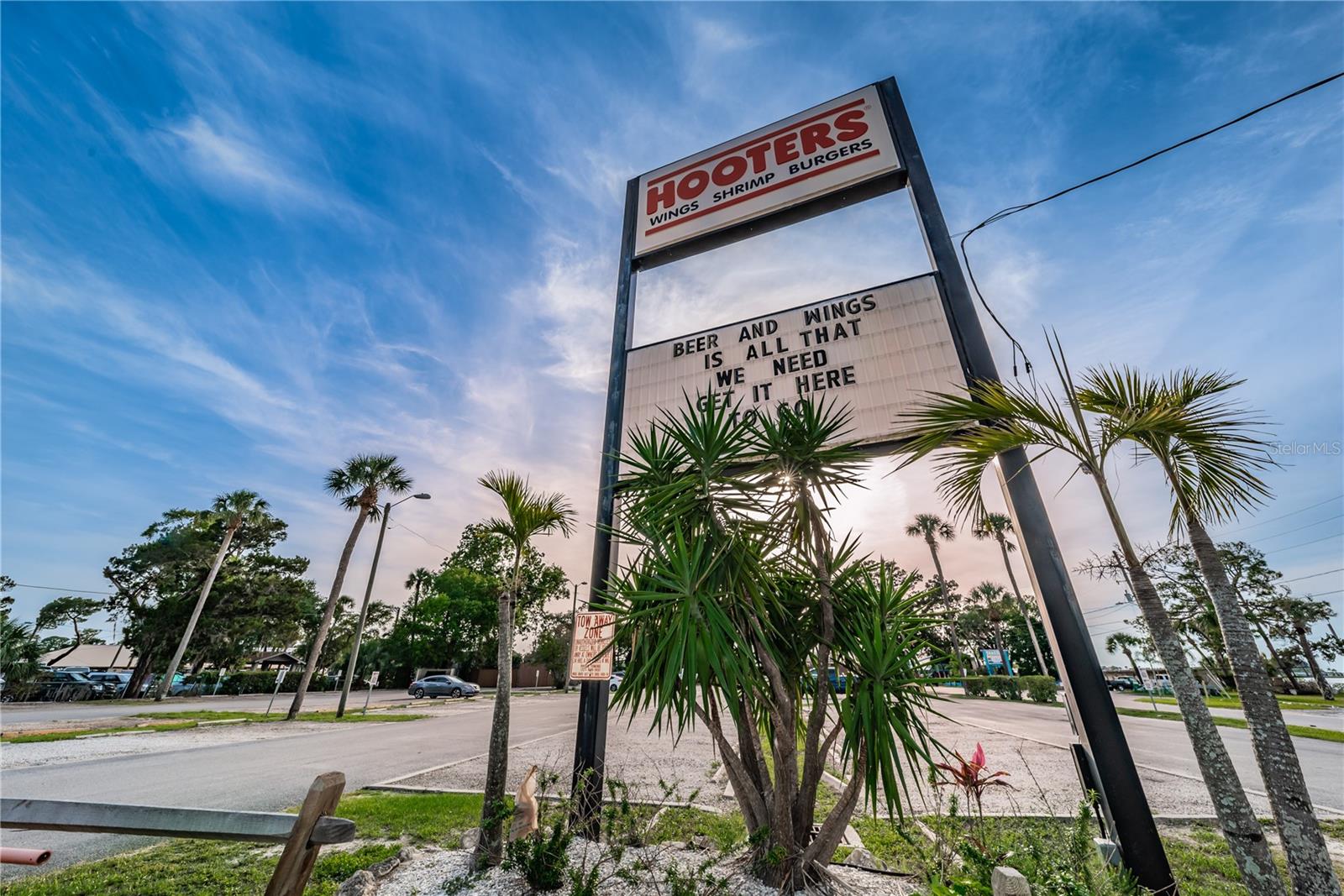 Hooters Waterfront Dining