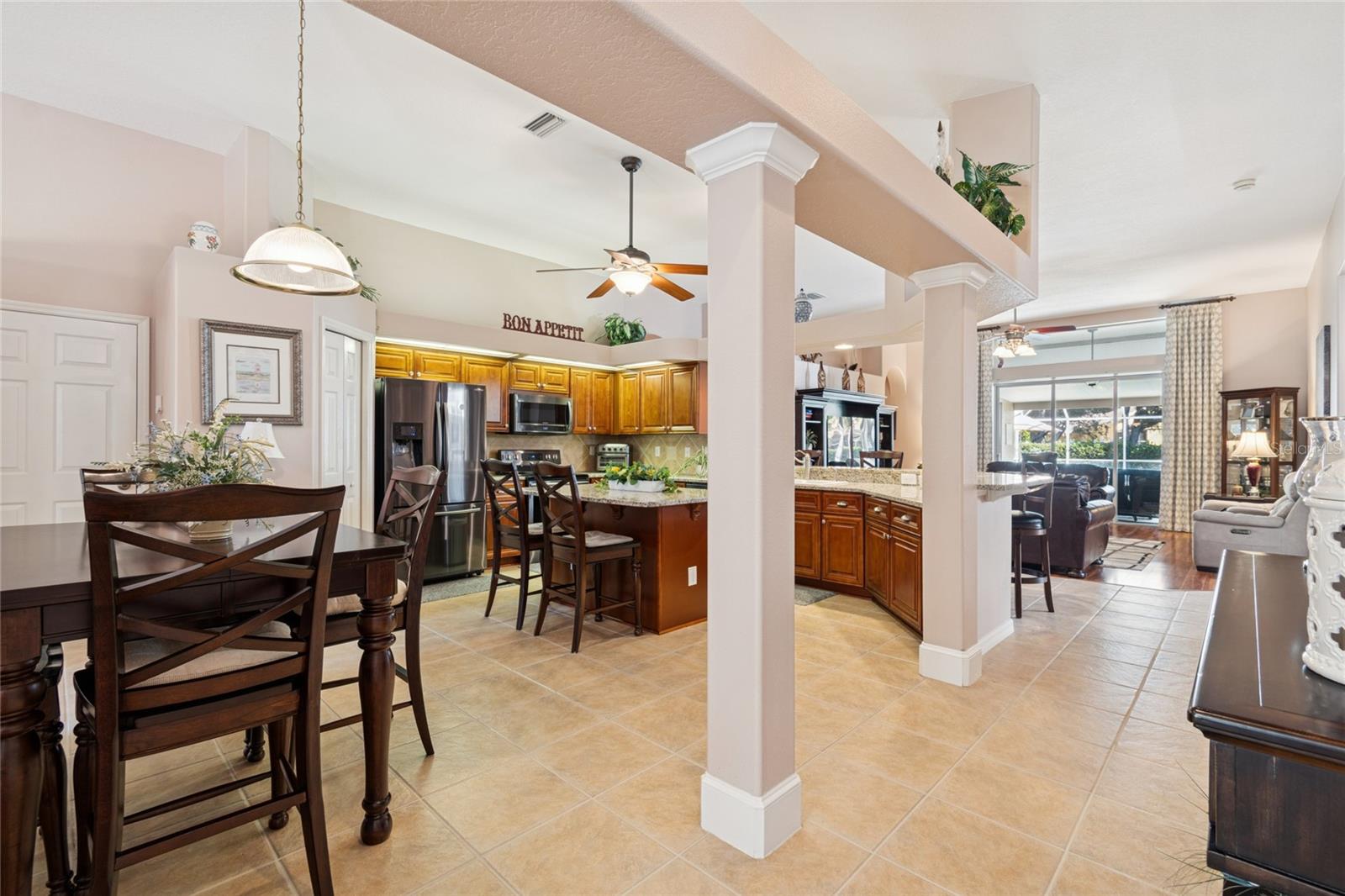 KITCHEN WITH BREAKFAST NOOK