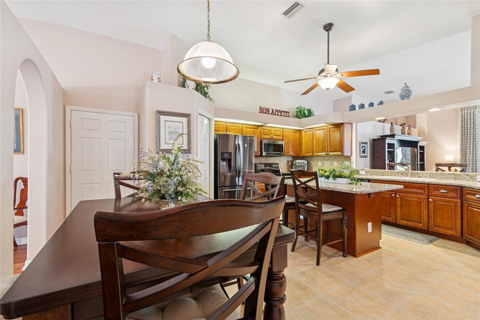 KITCHEN AND BREAKFAST NOOK