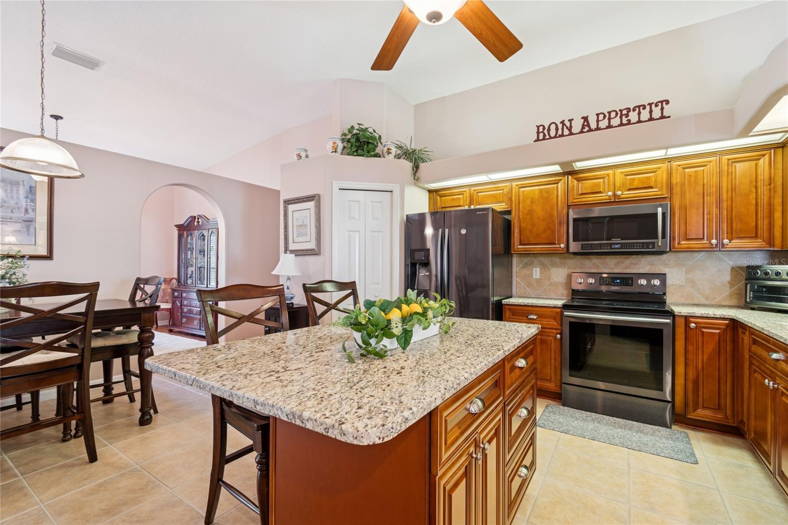 KITCHEN ISLAND AND BREAKFAST NOOK