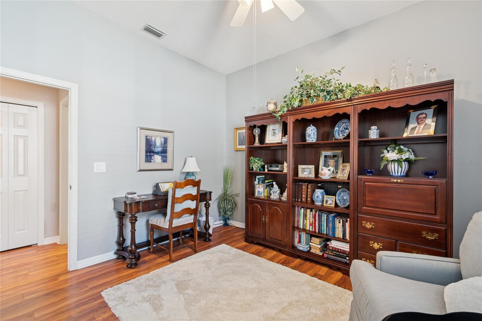 BEDROOM 5/STUDY/LIBRARY