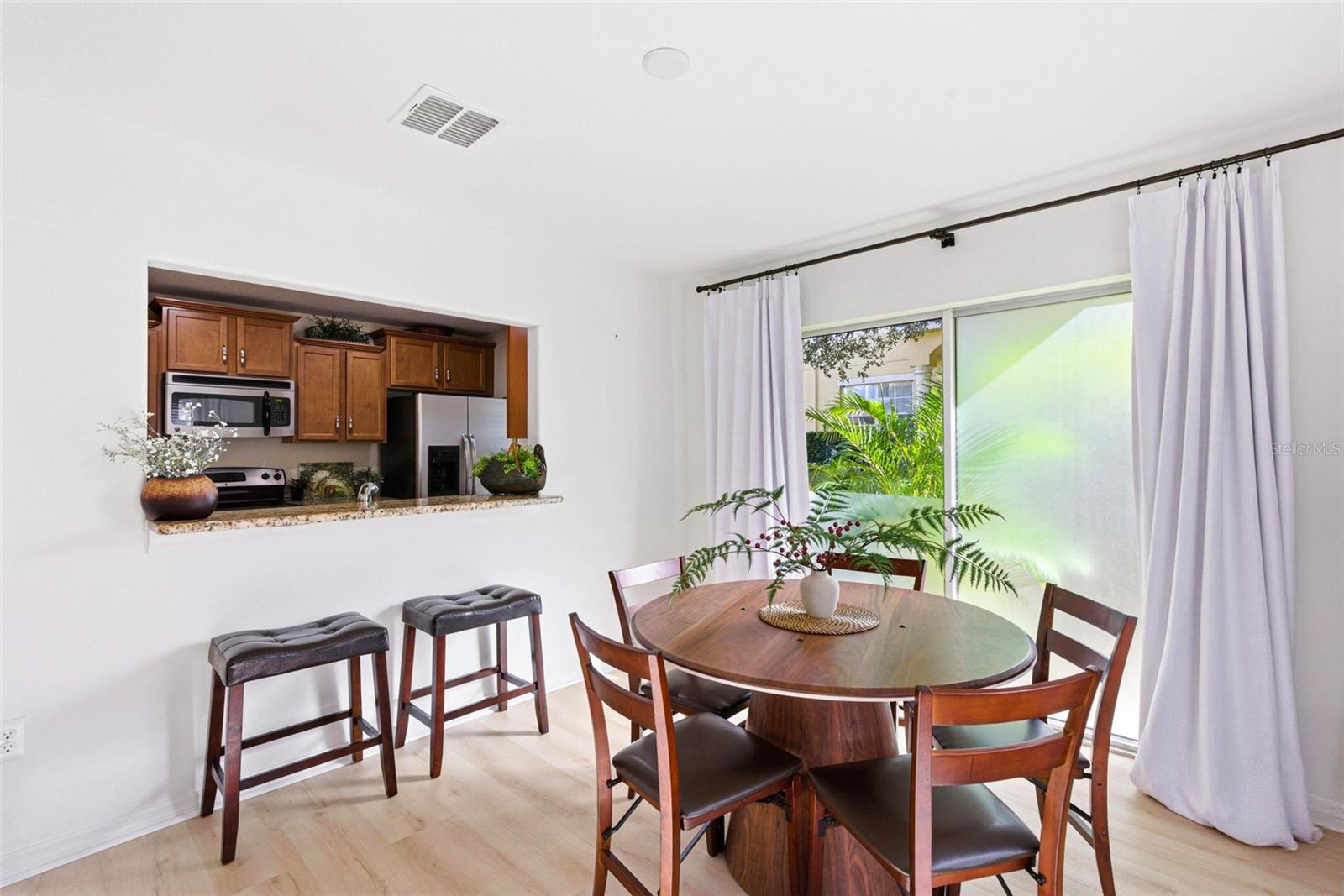 Dining Room / Breakfast Bar