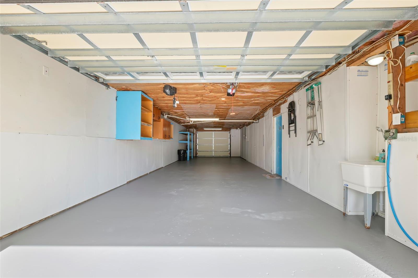 Oversized tandem garage