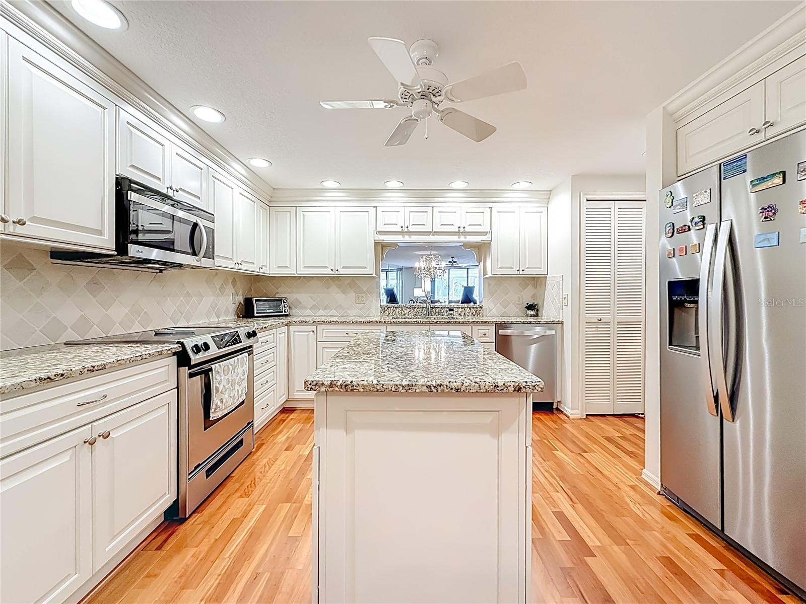 This give you a view of the kitchen island and all of the countertop space that this fabulous kitchen offers.