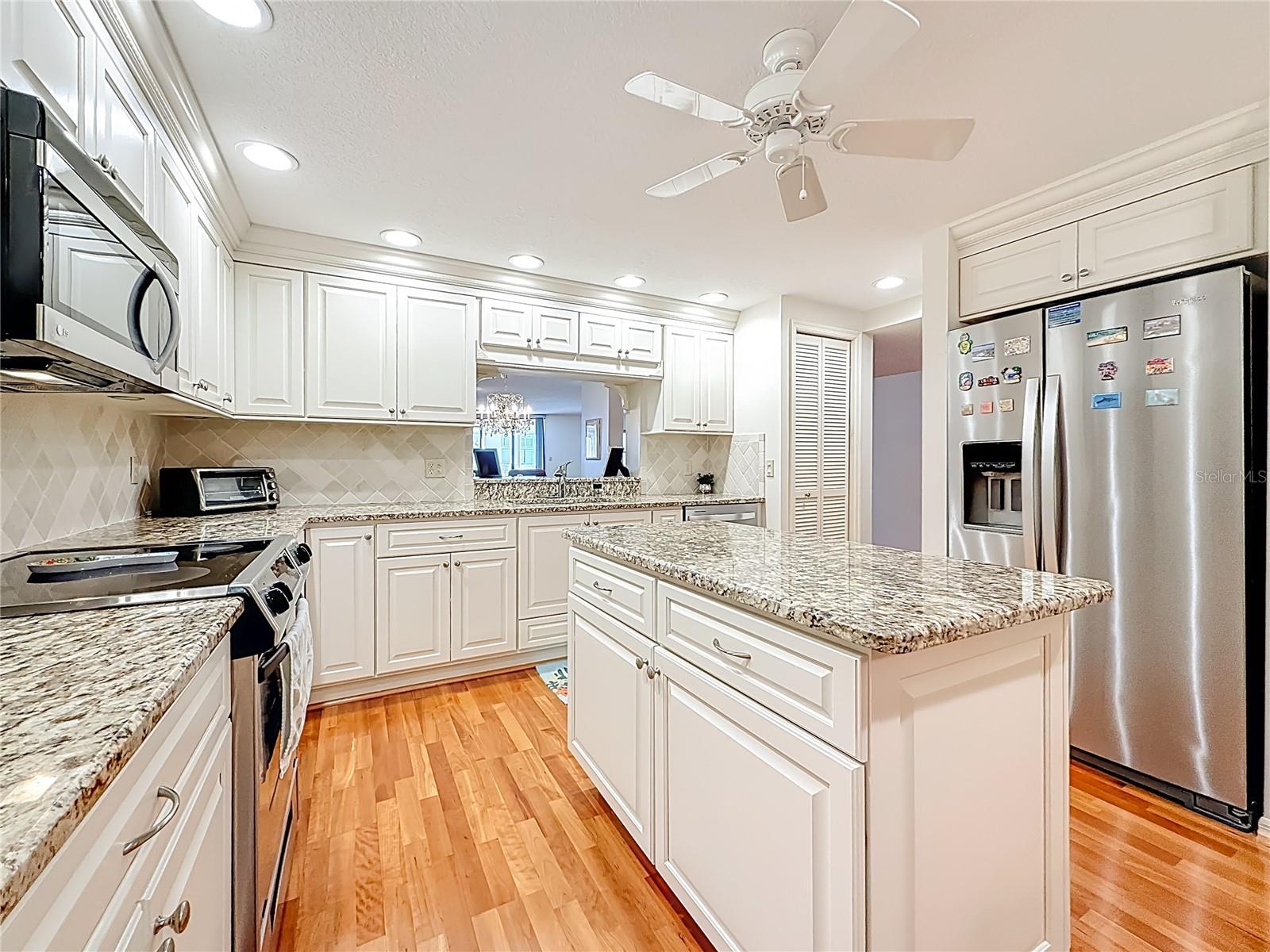 This kitchen is a chef's delight!