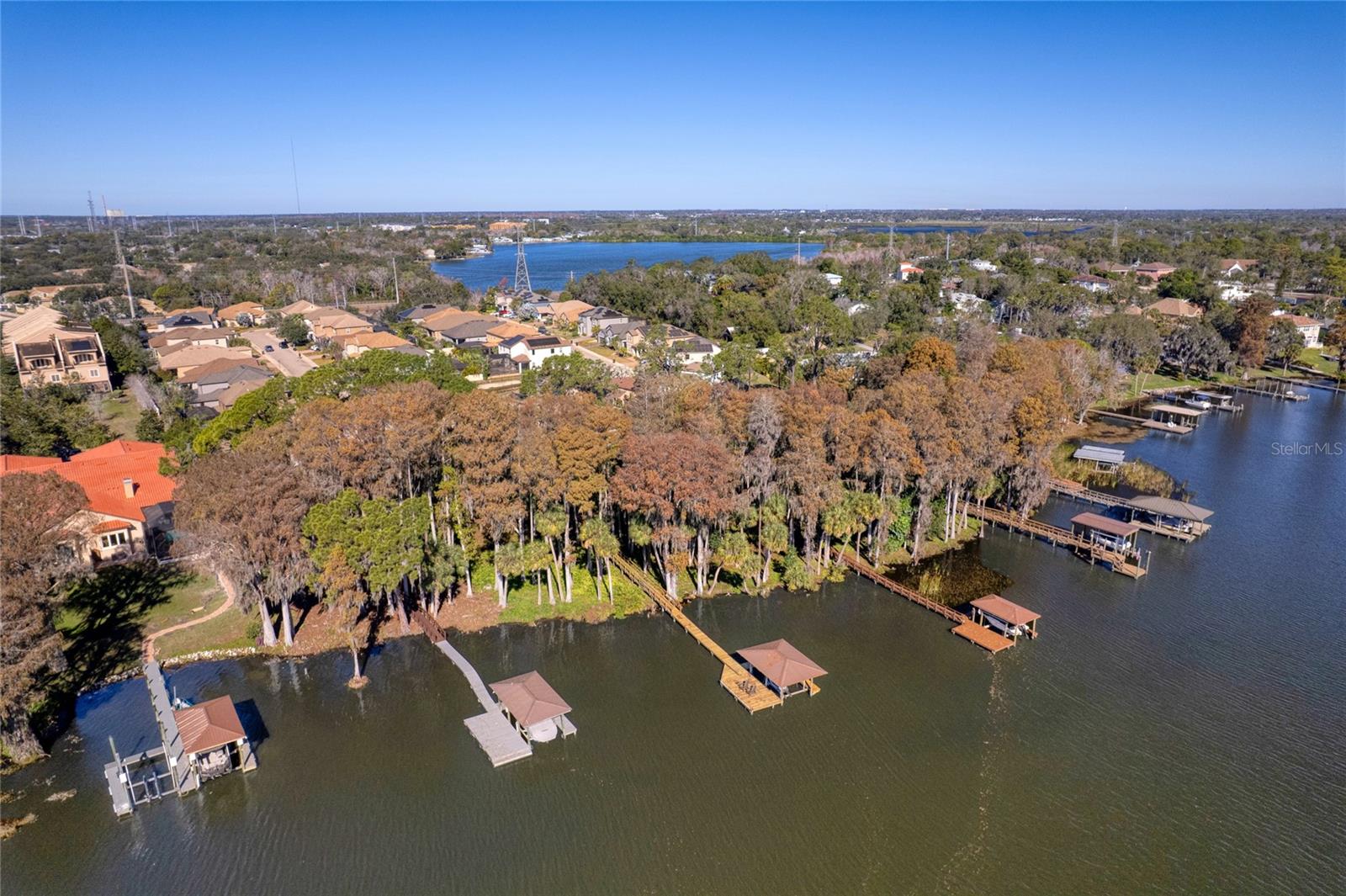 Nearby Lake Tarpon. Hpuse does not have a boat ramp!