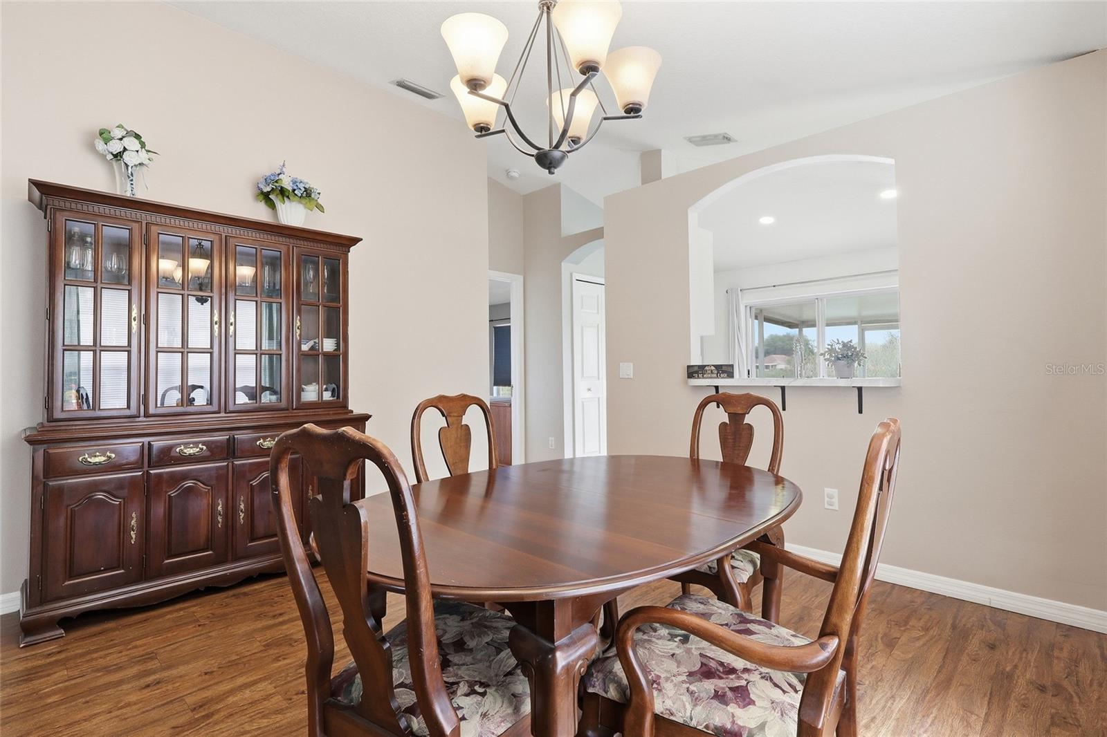 Dining room and you can see the Breakfast bar