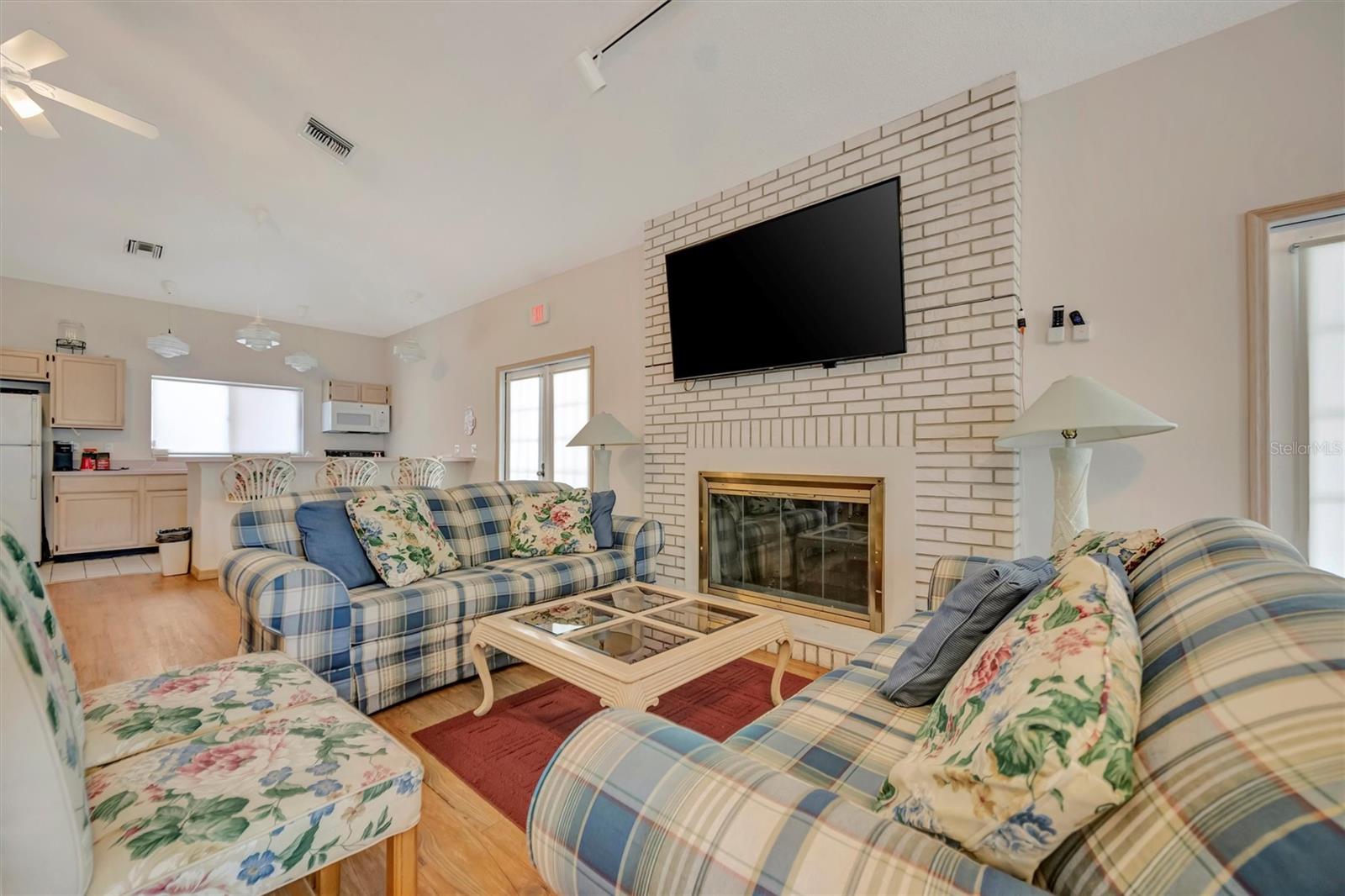 COMMUNITY CLUB HOUSE