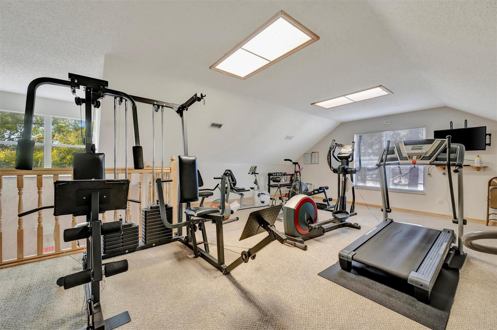 COMMUNITY FITNESS CENTER