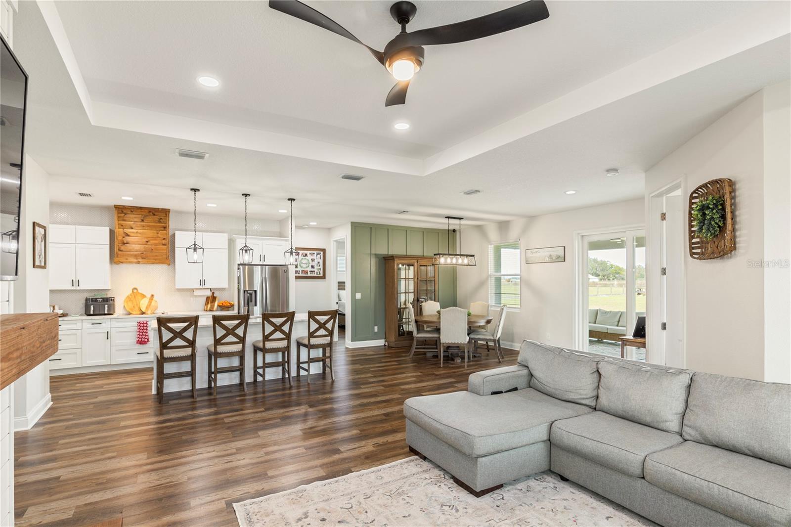 Tray ceiling in living room