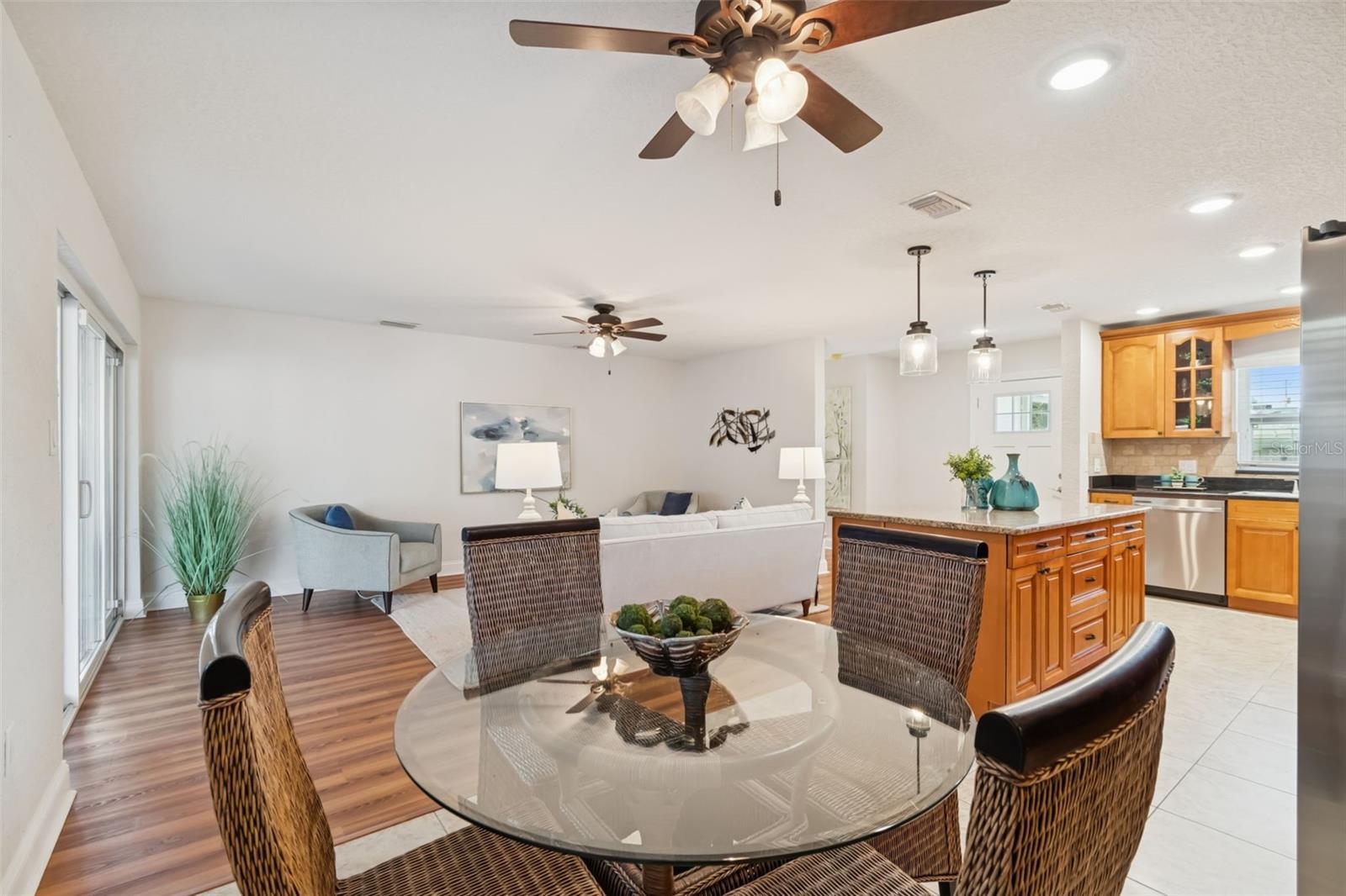 This really lives large and cozy all at the same time!