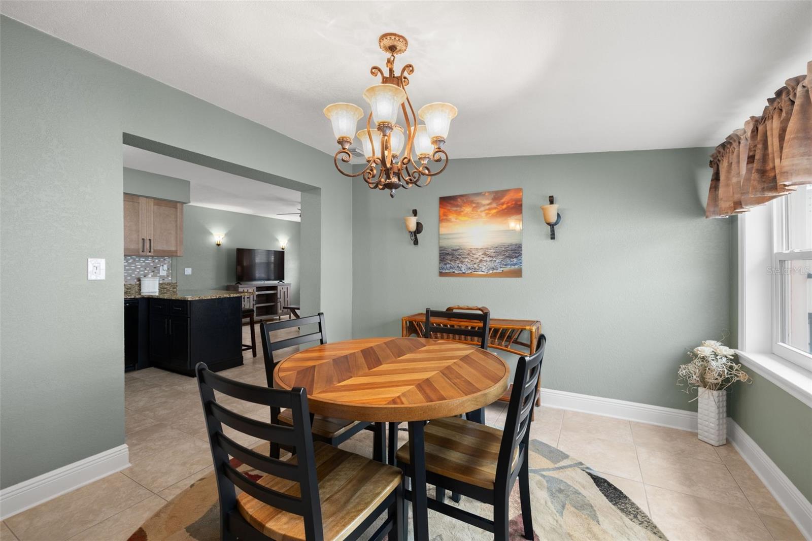 Separate dining area for everyday meals