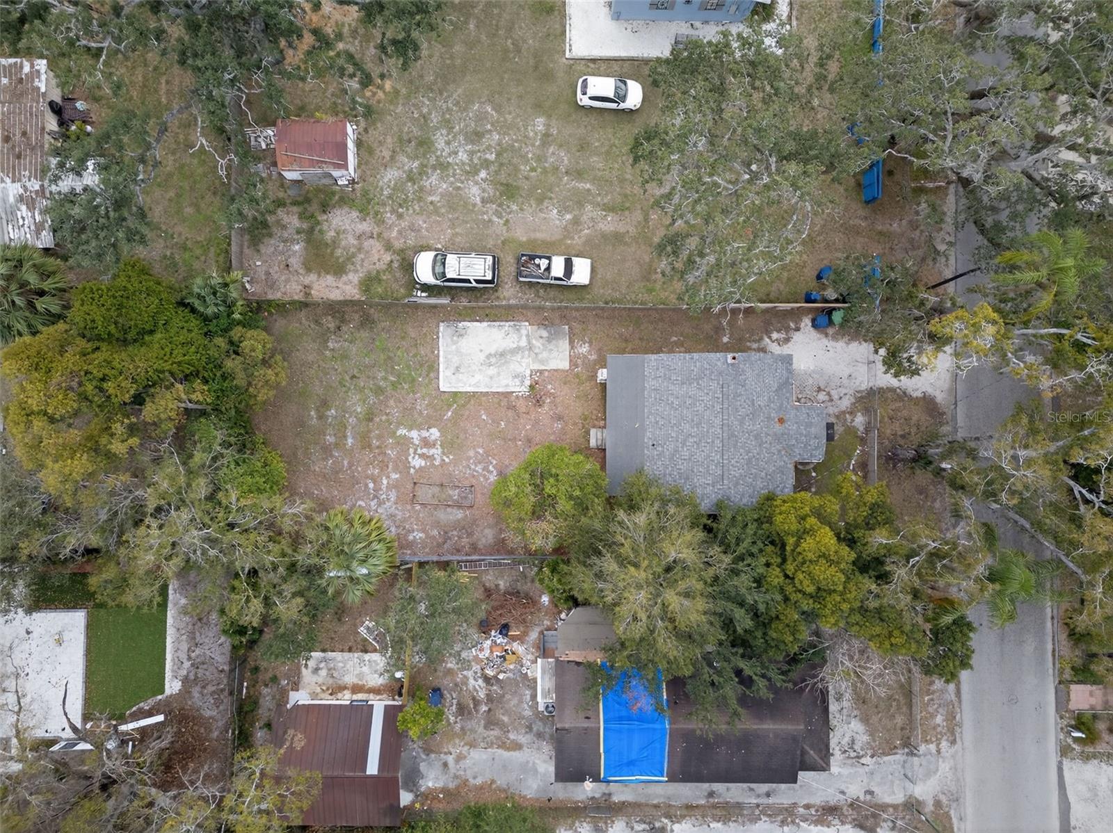 Property is the one in the middle of the picture.