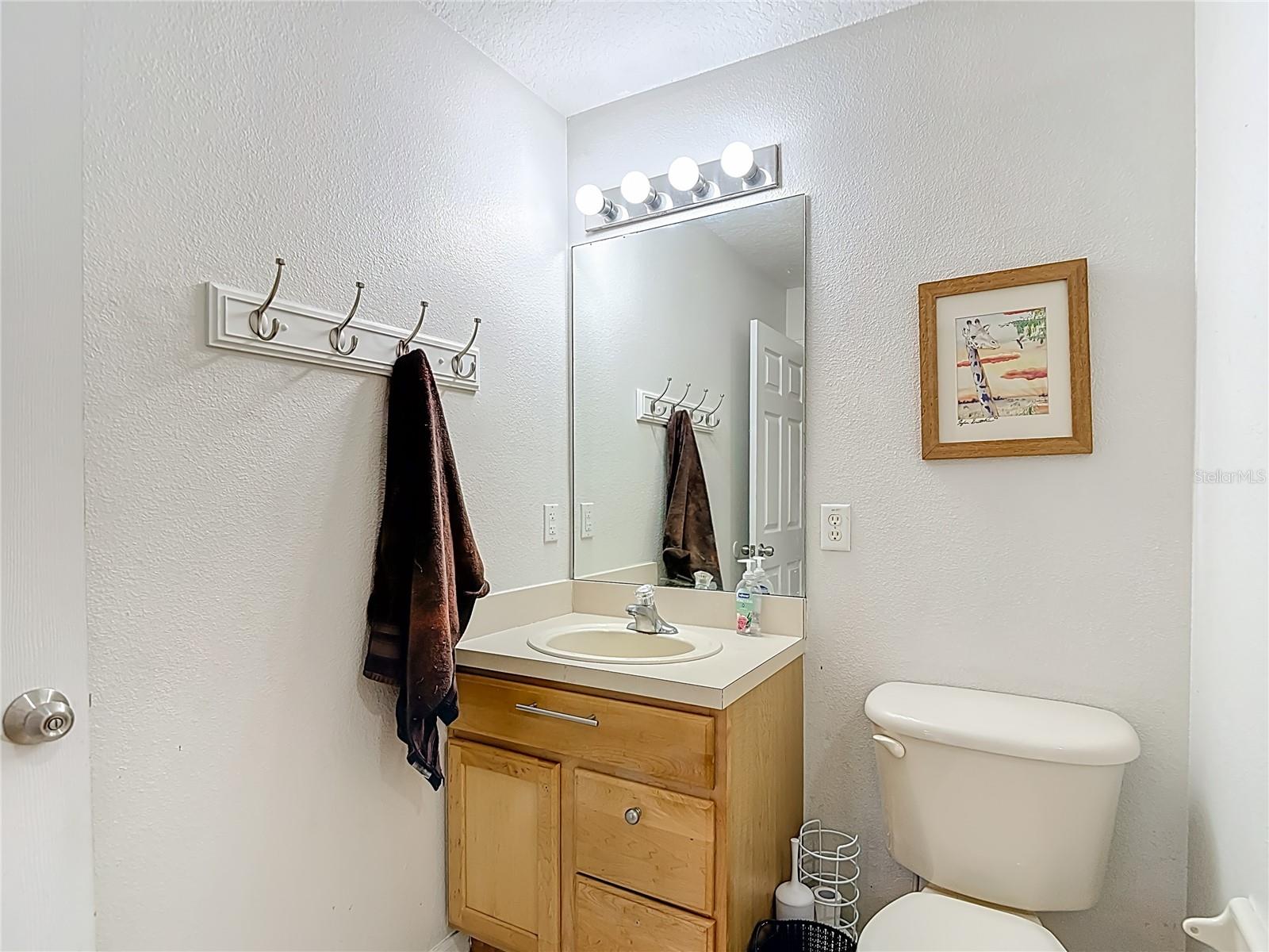 1st Bedroom Full Ensuite Bath.