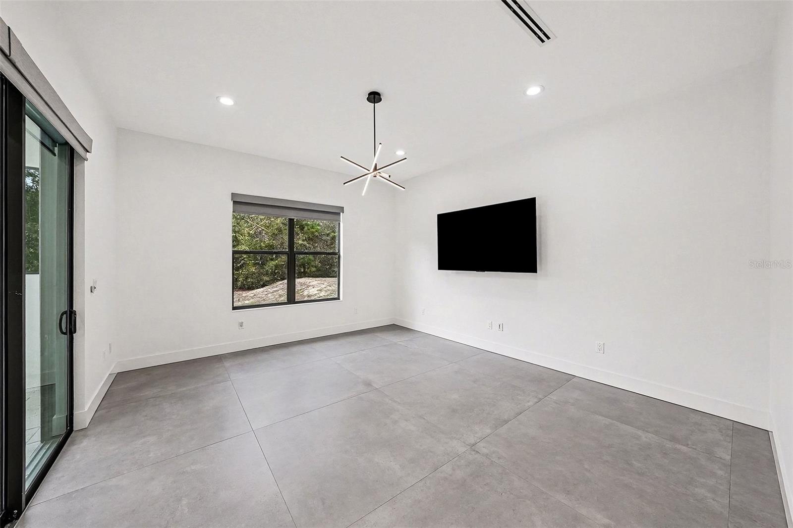 Enormous bonus room