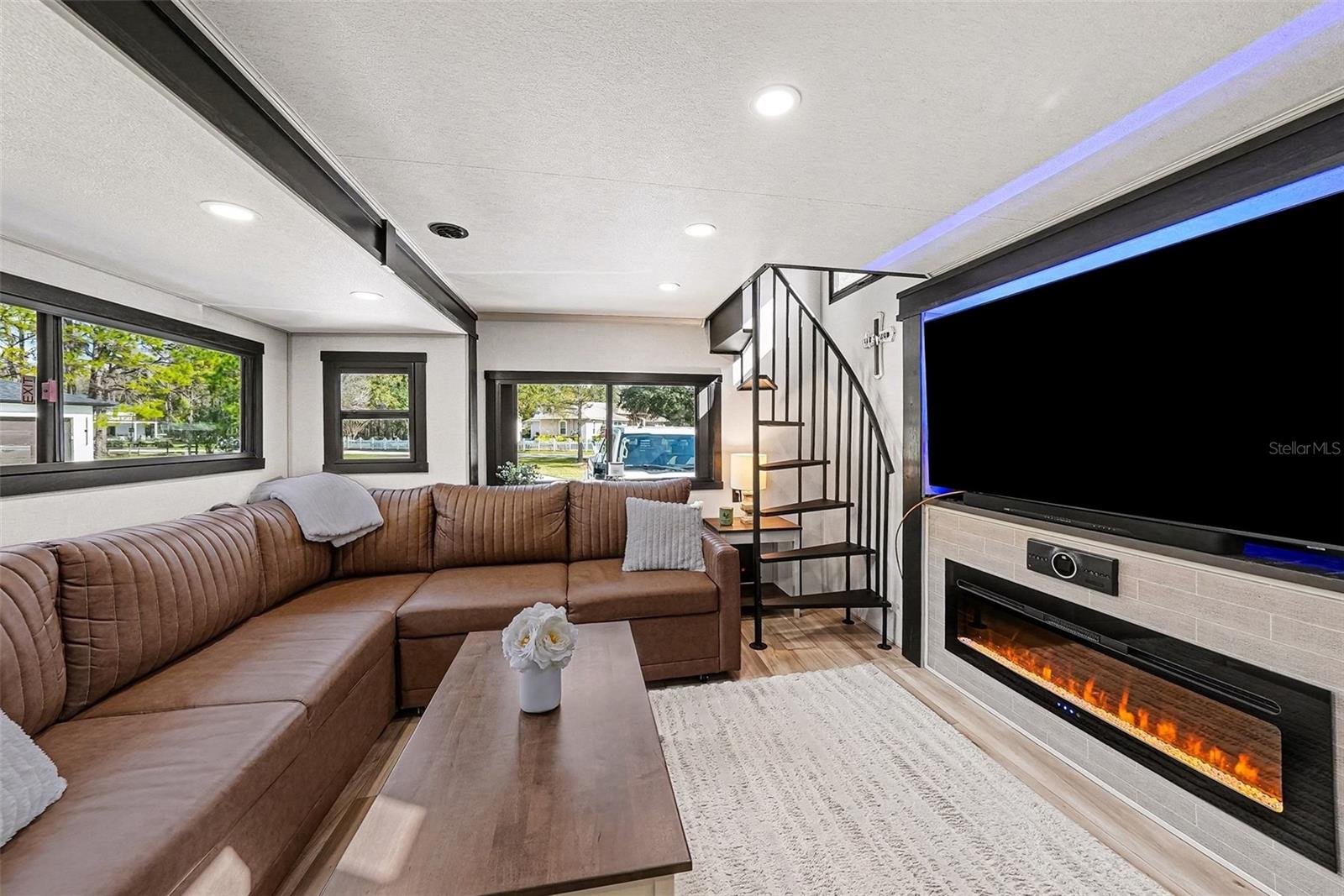 2025 Luxury 5th wheel is SPECTACULAR! Fully furnished too!