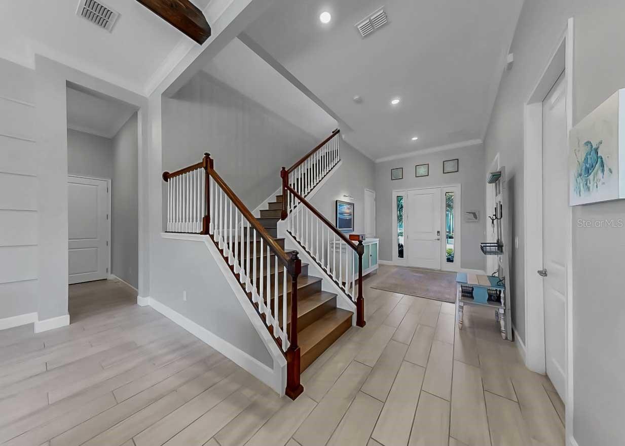 Foyer/Stairs