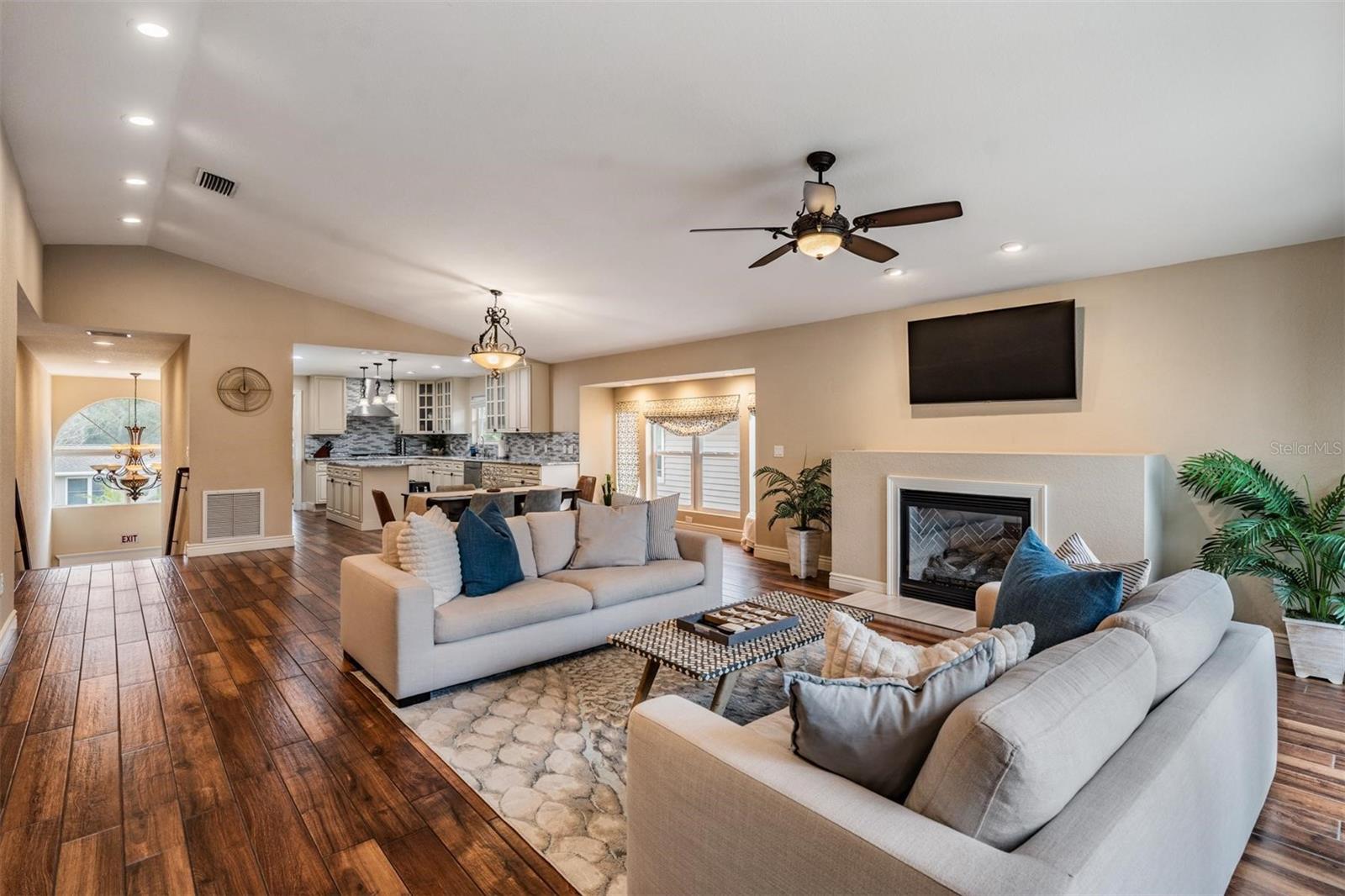 Open Floorplan with Vaulted Ceilings