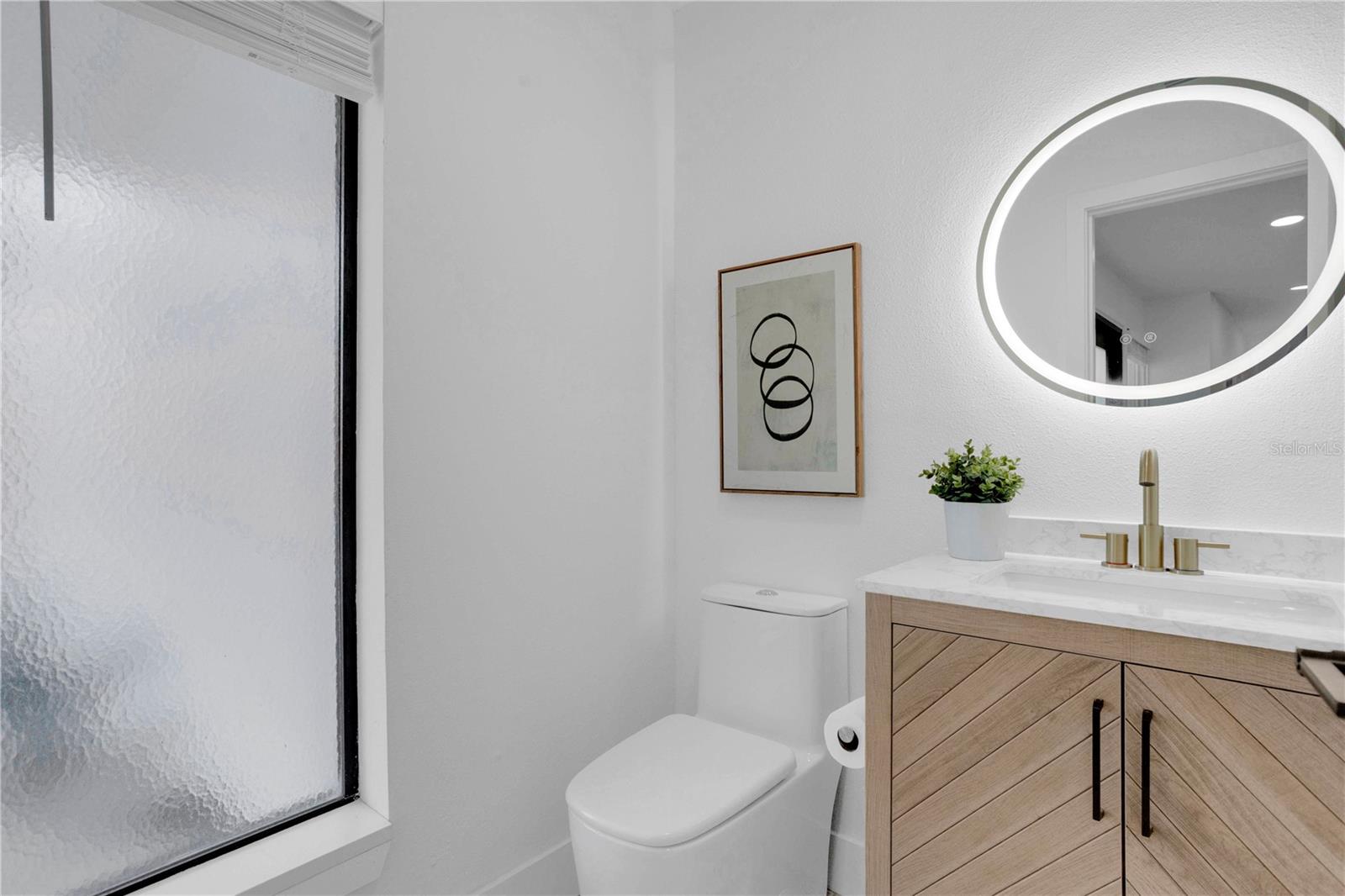 Half bath perfect for gusts while entertaining