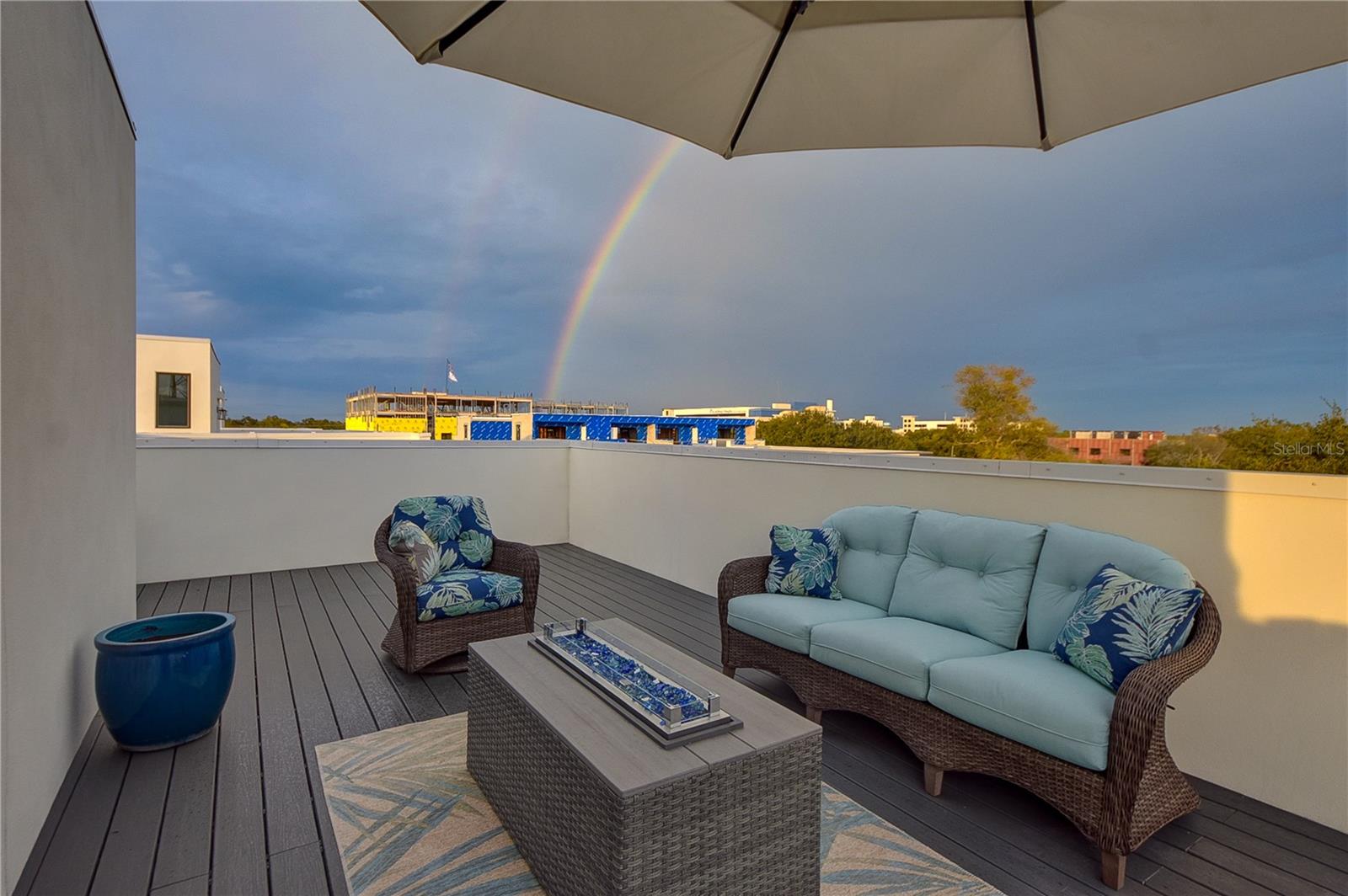 Rooftop Patio (level 4)