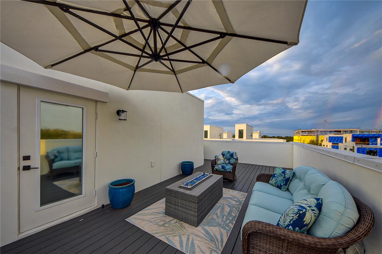 Rooftop Patio (level 4)