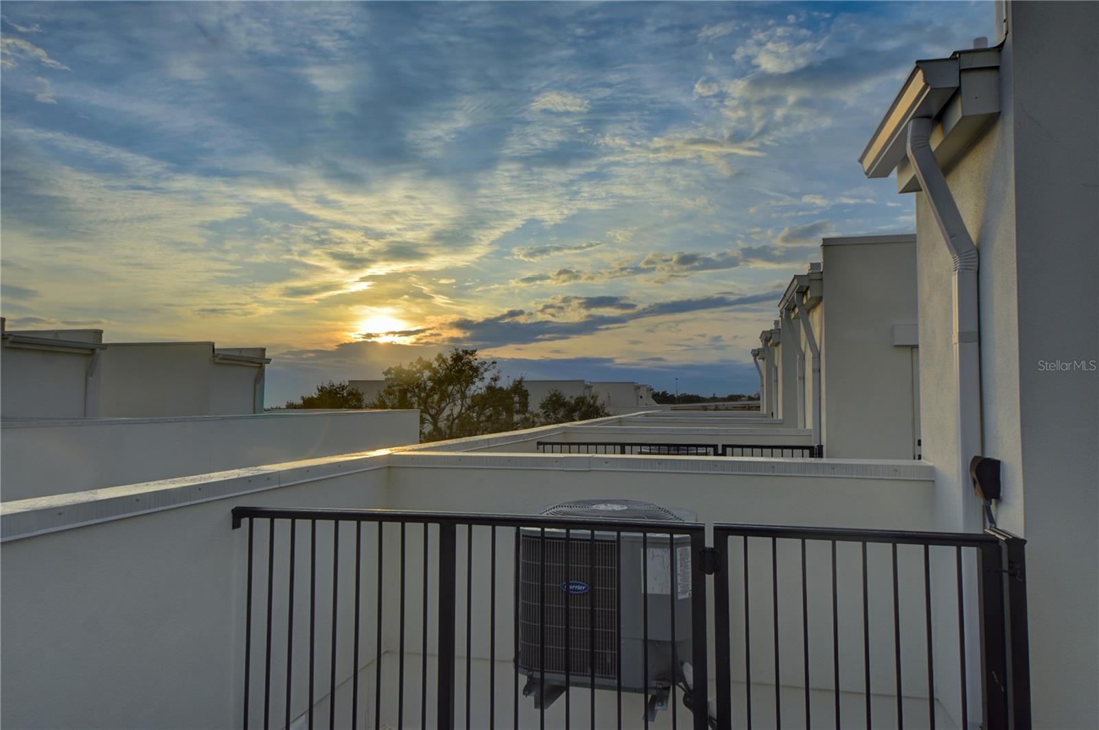 Rooftop Patio (level 4)