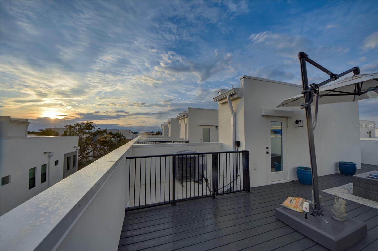 Rooftop Patio (level 4)