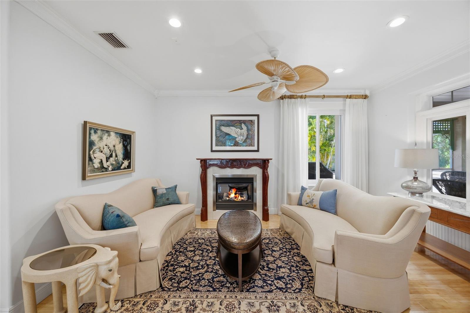 Living area with electric fireplace