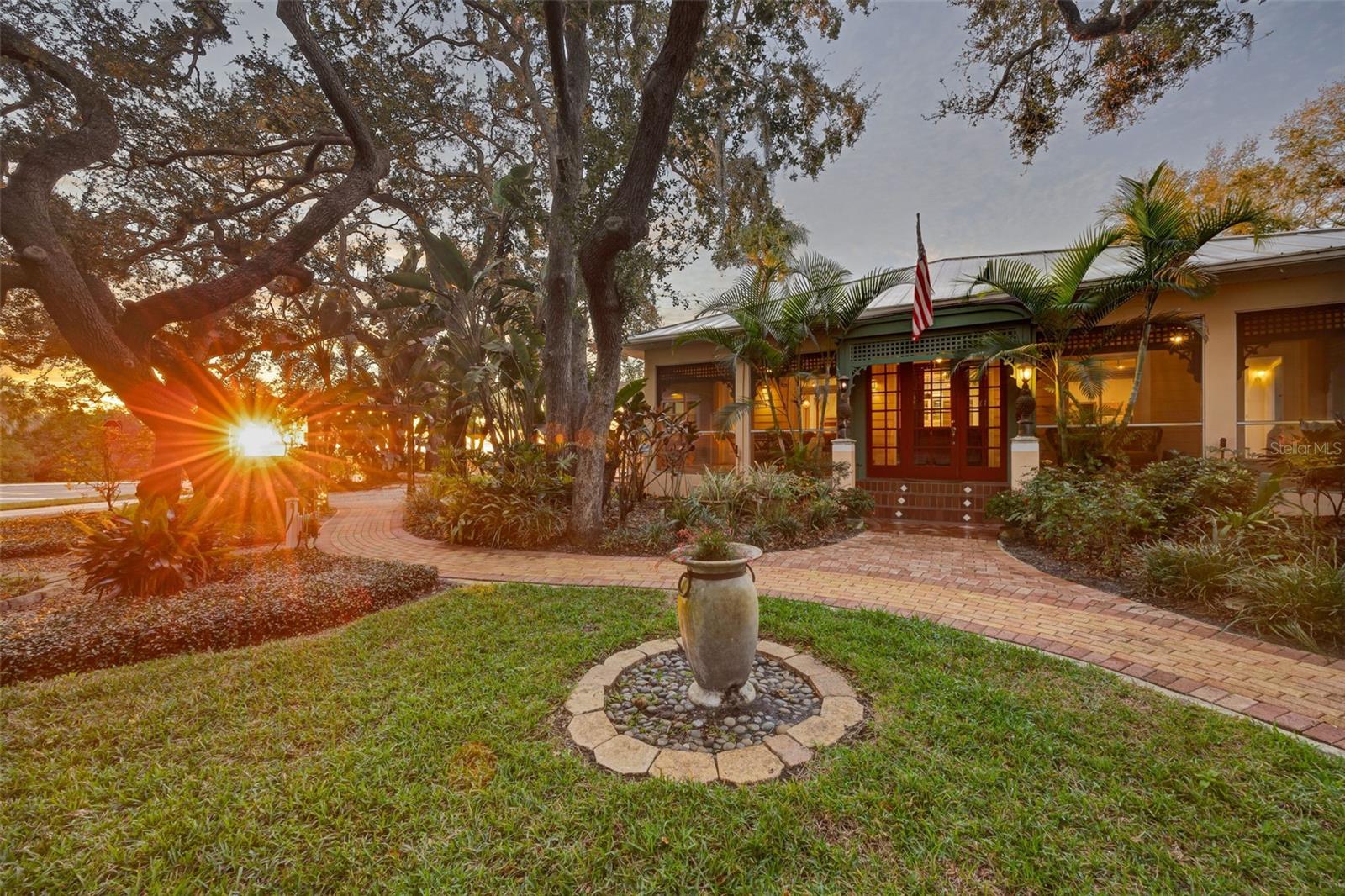 North side spacious screened porch