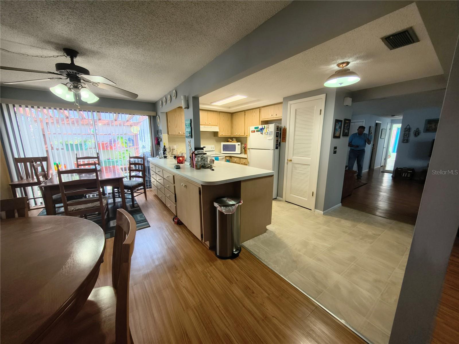 Loads of Counter space, and Cabinets!